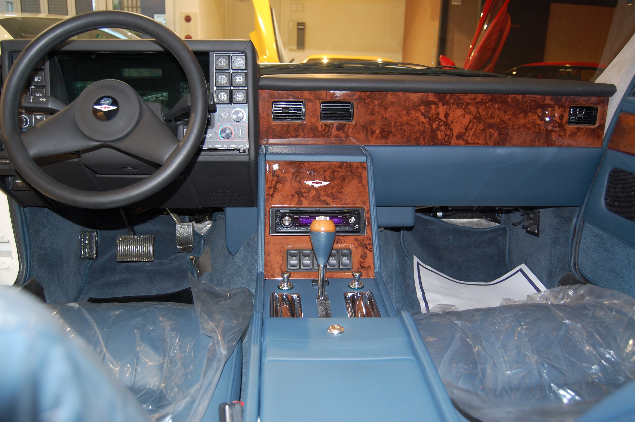 1988 Aston Martin Lagonda — Photo 7 / 11