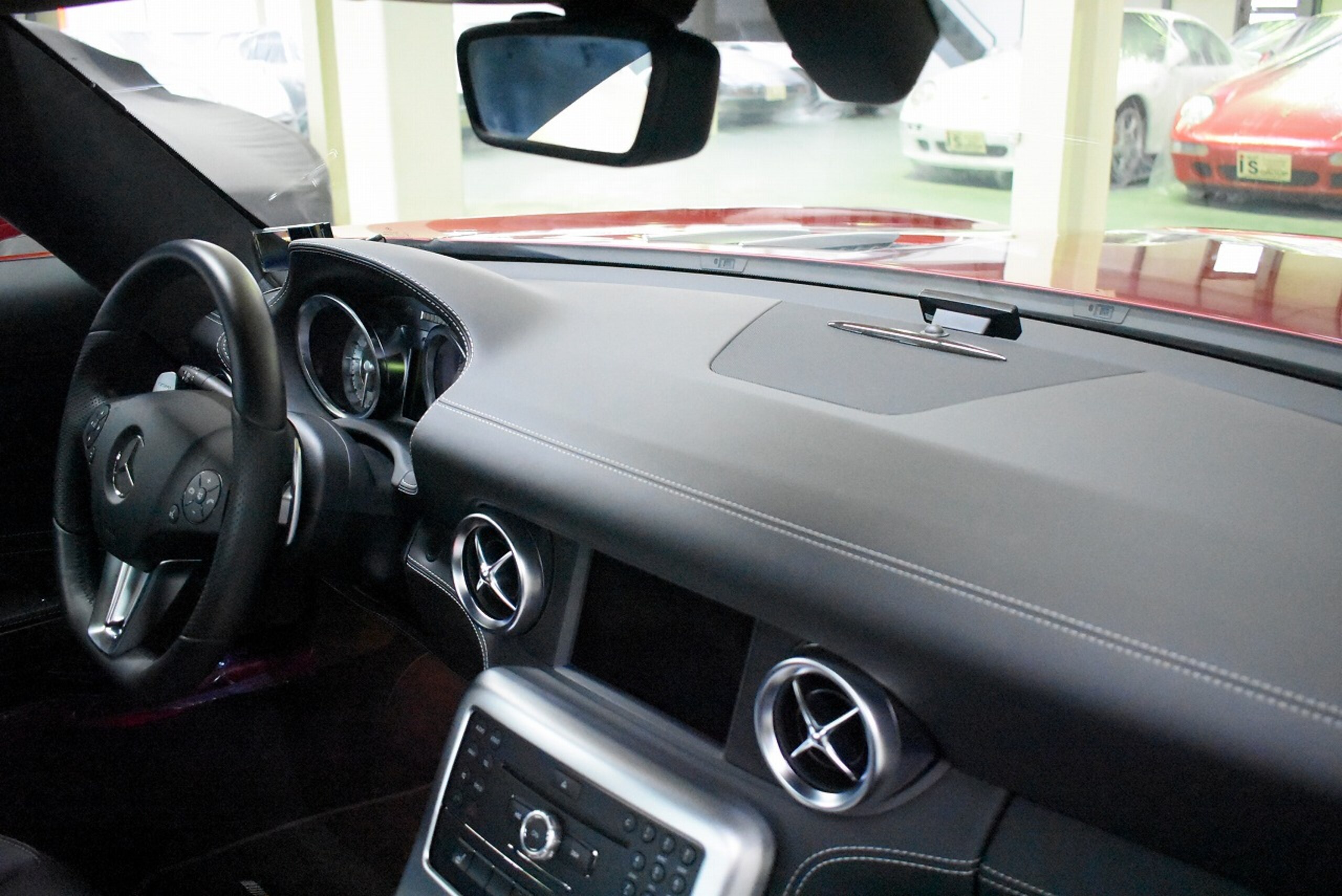 2010 Mercedes Benz SLS AMG — Photo 20 / 26