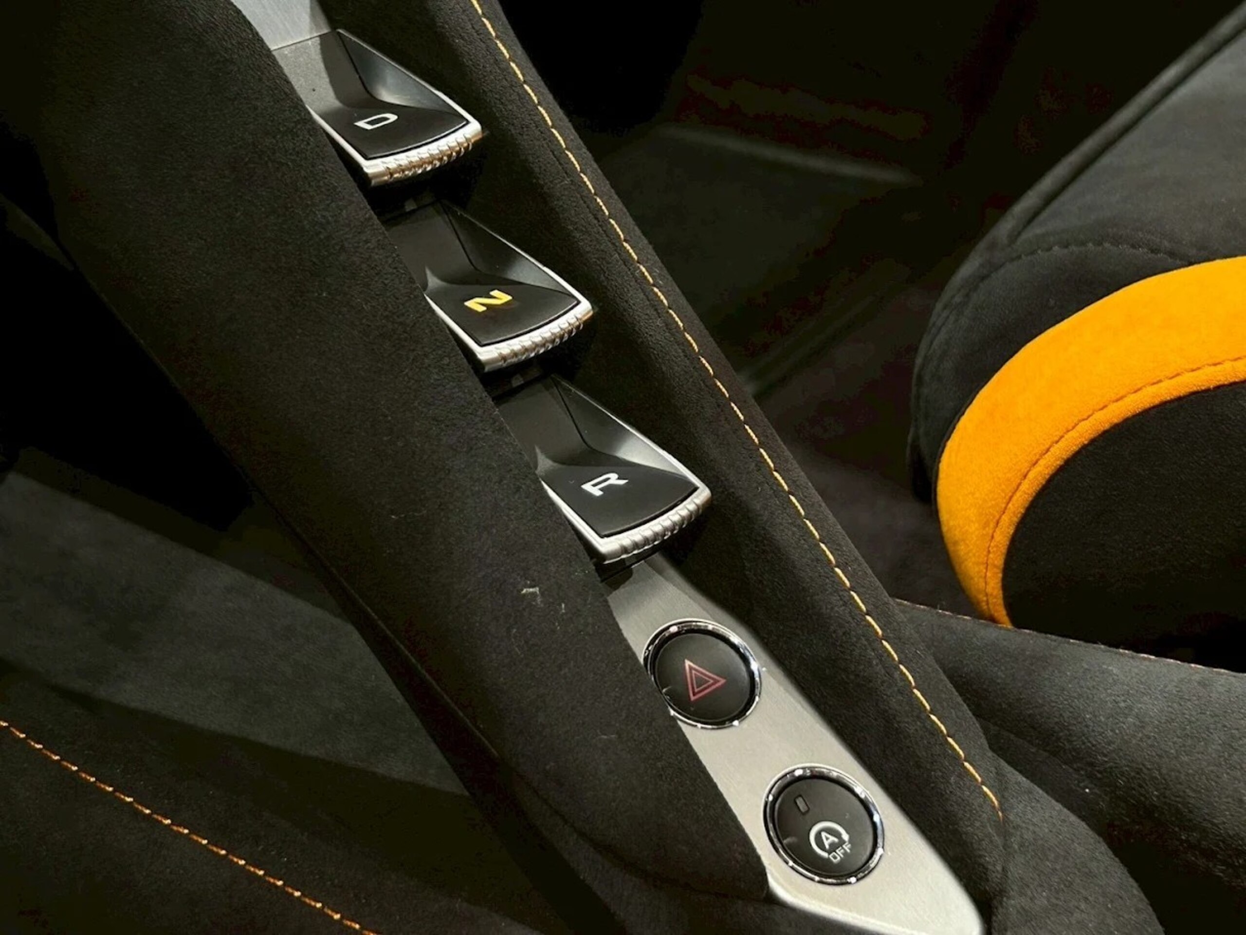 2024 McLaren 750S Spider — Photo 11 / 15