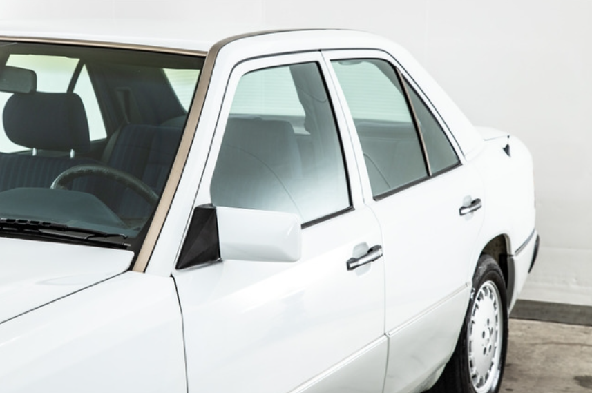 1991 Mercedes Benz 300E — Photo 11 / 13