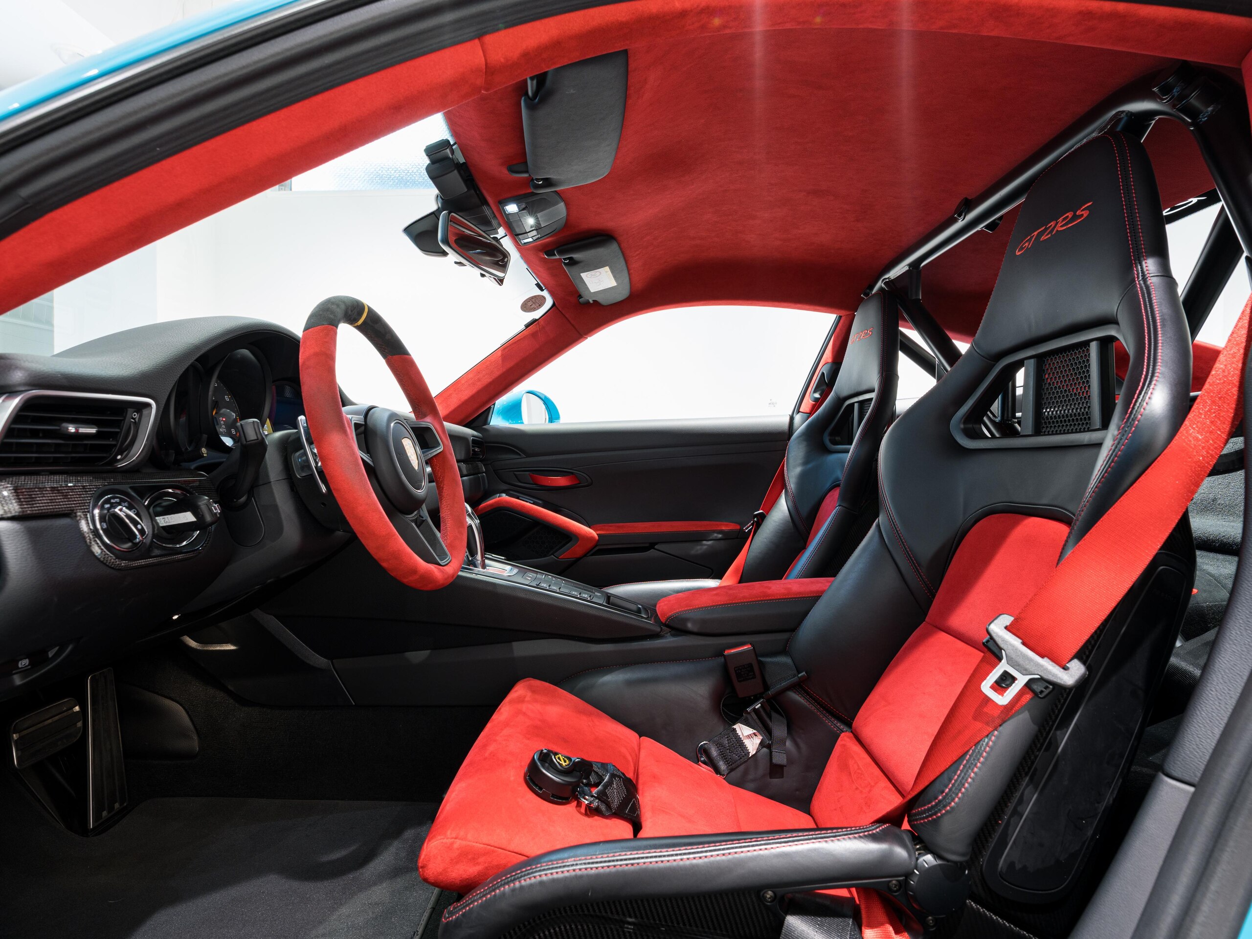 2019 Porsche 911 GT2 RS — Photo 8 / 20