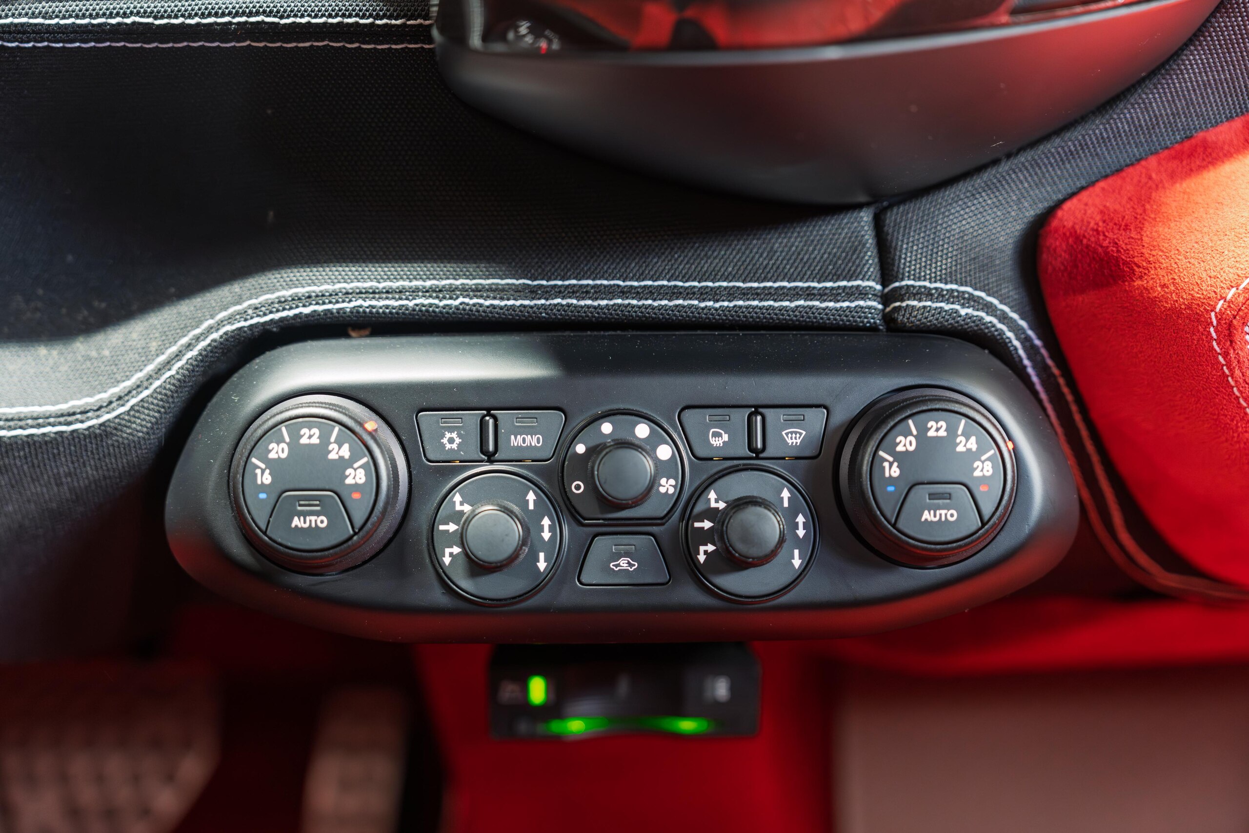2015 Ferrari 458 Speciale — Photo 12 / 18