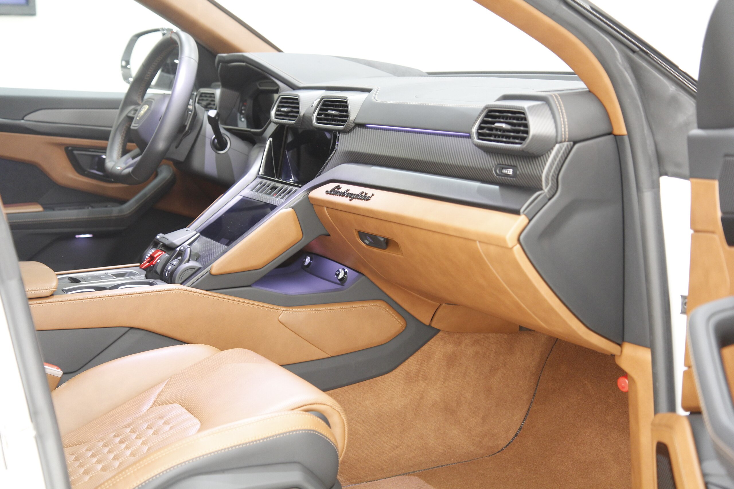 2023 Lamborghini Urus — Photo 17 / 24