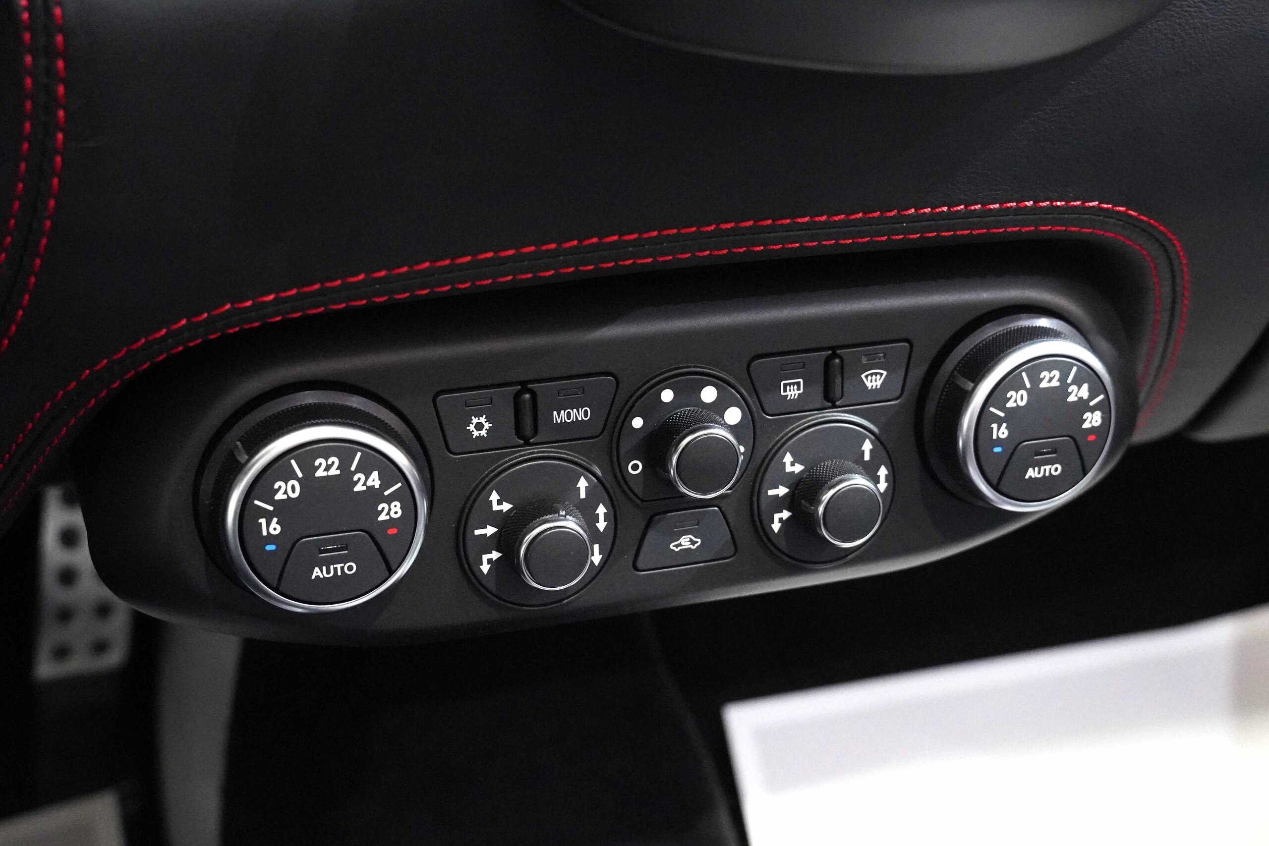 2012 Ferrari 458 Spider — Photo 21 / 34