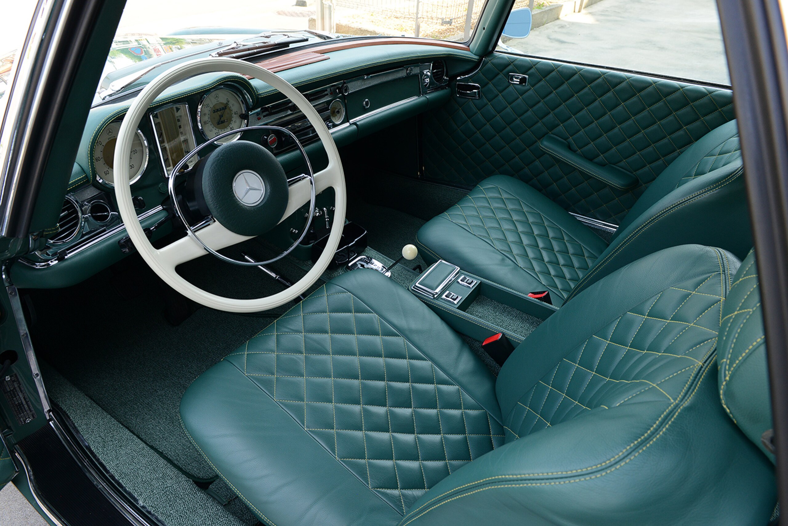 1969 Mercedes Benz 280SL — Photo 7 / 22