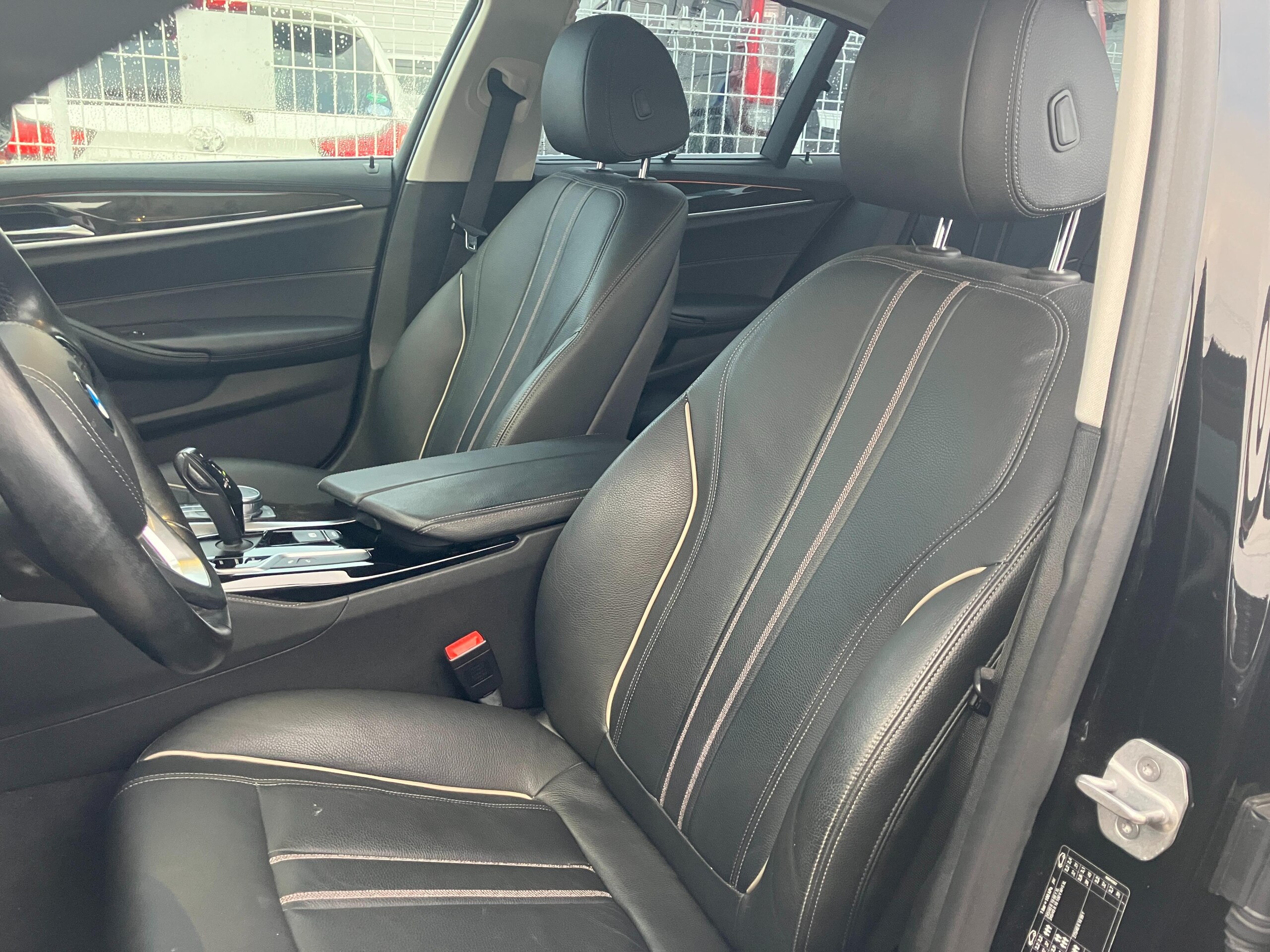 2017 BMW 530i Luxury — Photo 7 / 21
