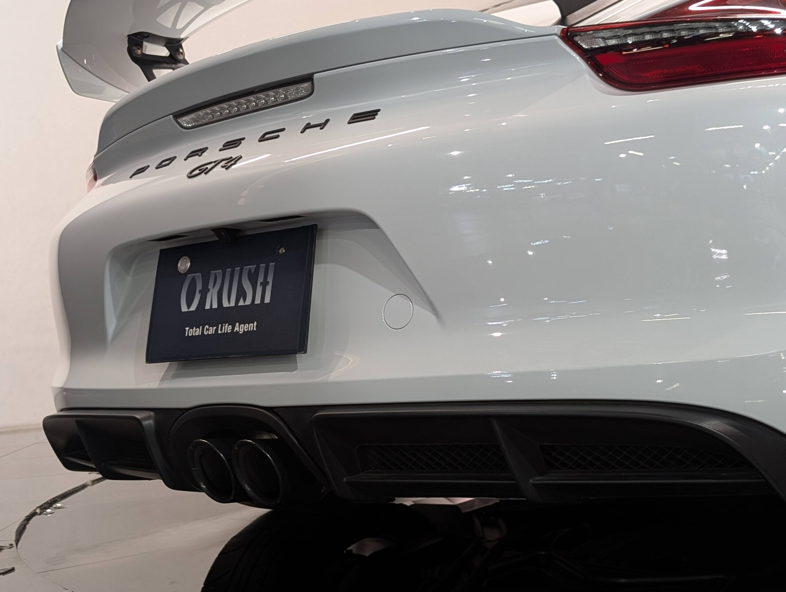 2016 Porsche Cayman GT4 — Photo 37 / 38