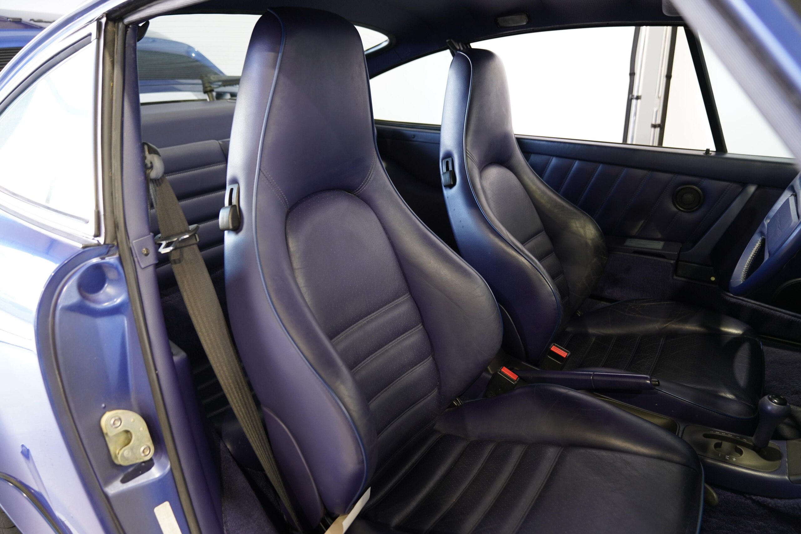 1991 Porsche 911 Carrera 2 — Photo 10 / 14