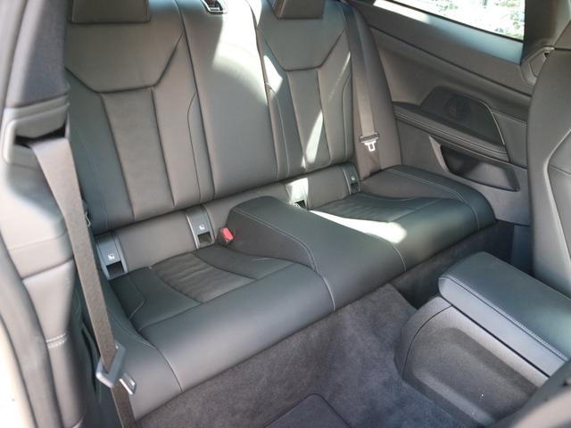 2021 BMW M4 — Photo 11 / 13