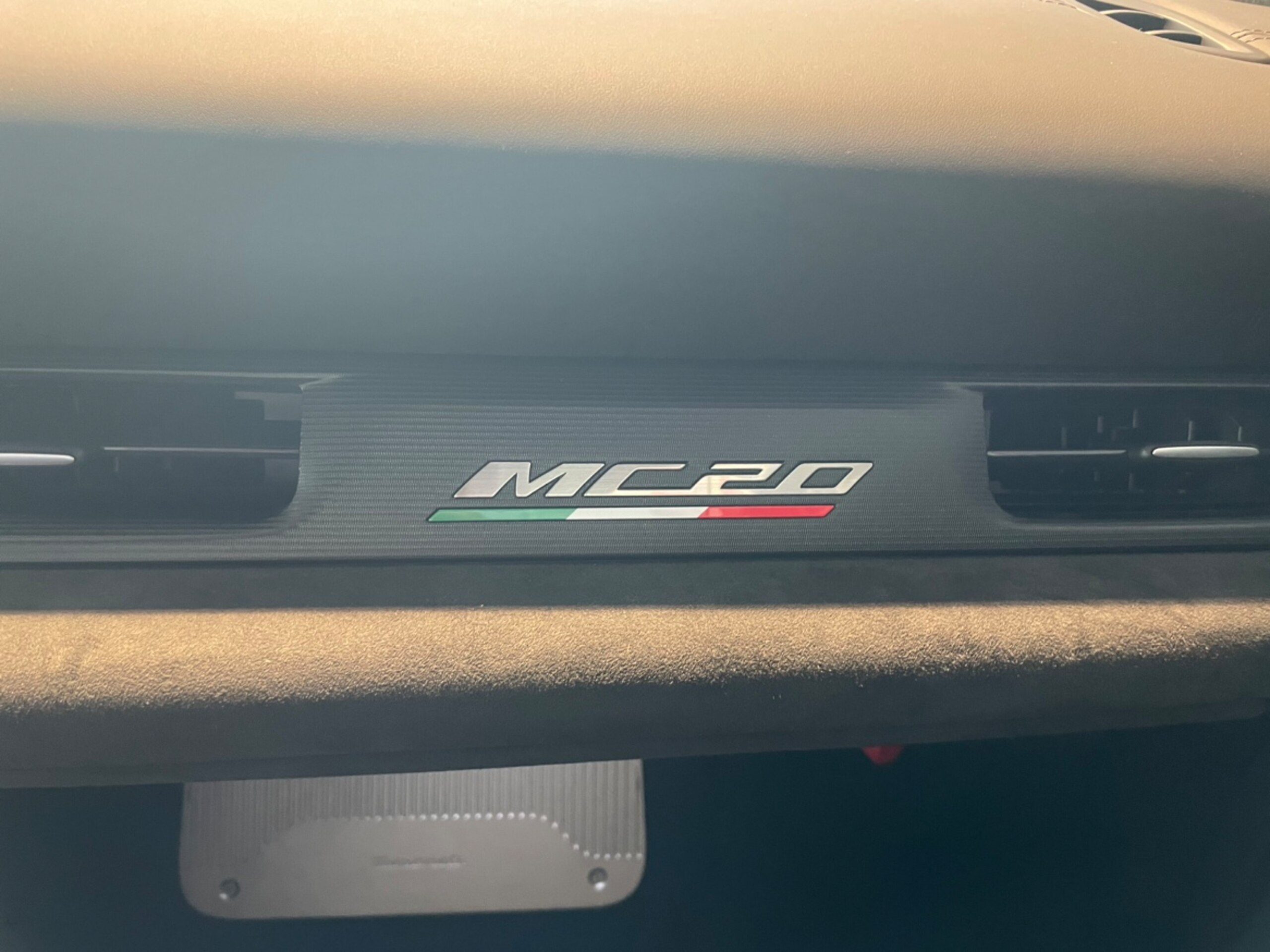 2023 Maserati MC20 — Photo 12 / 14