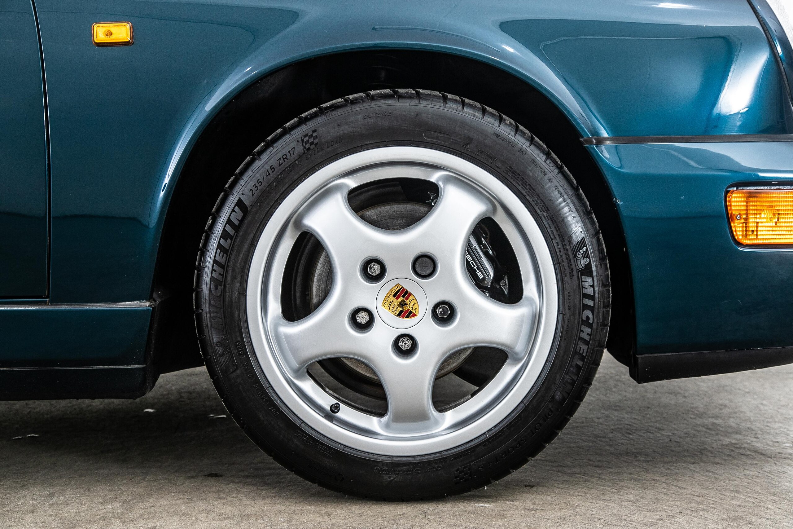 1993 Porsche 911 Carrera 2 — Photo 18 / 21