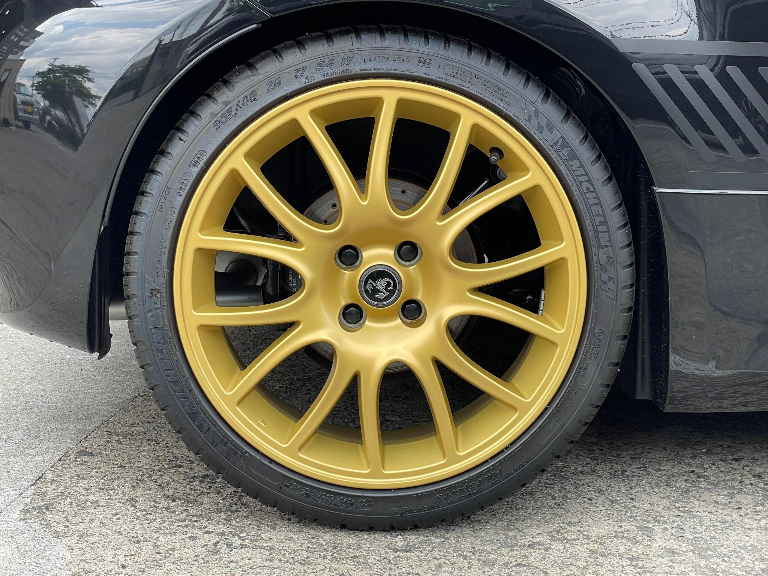 2025 Abarth 695 75th Anniversary — Photo 12 / 33