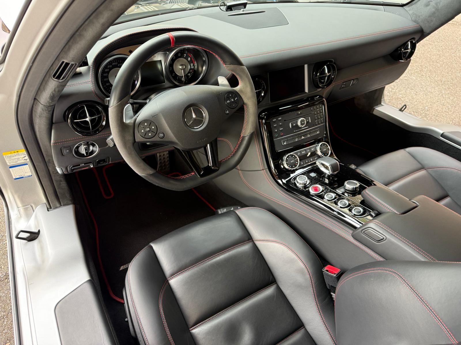 2014 Mercedes Benz SLS AMG GT — Photo 6 / 20