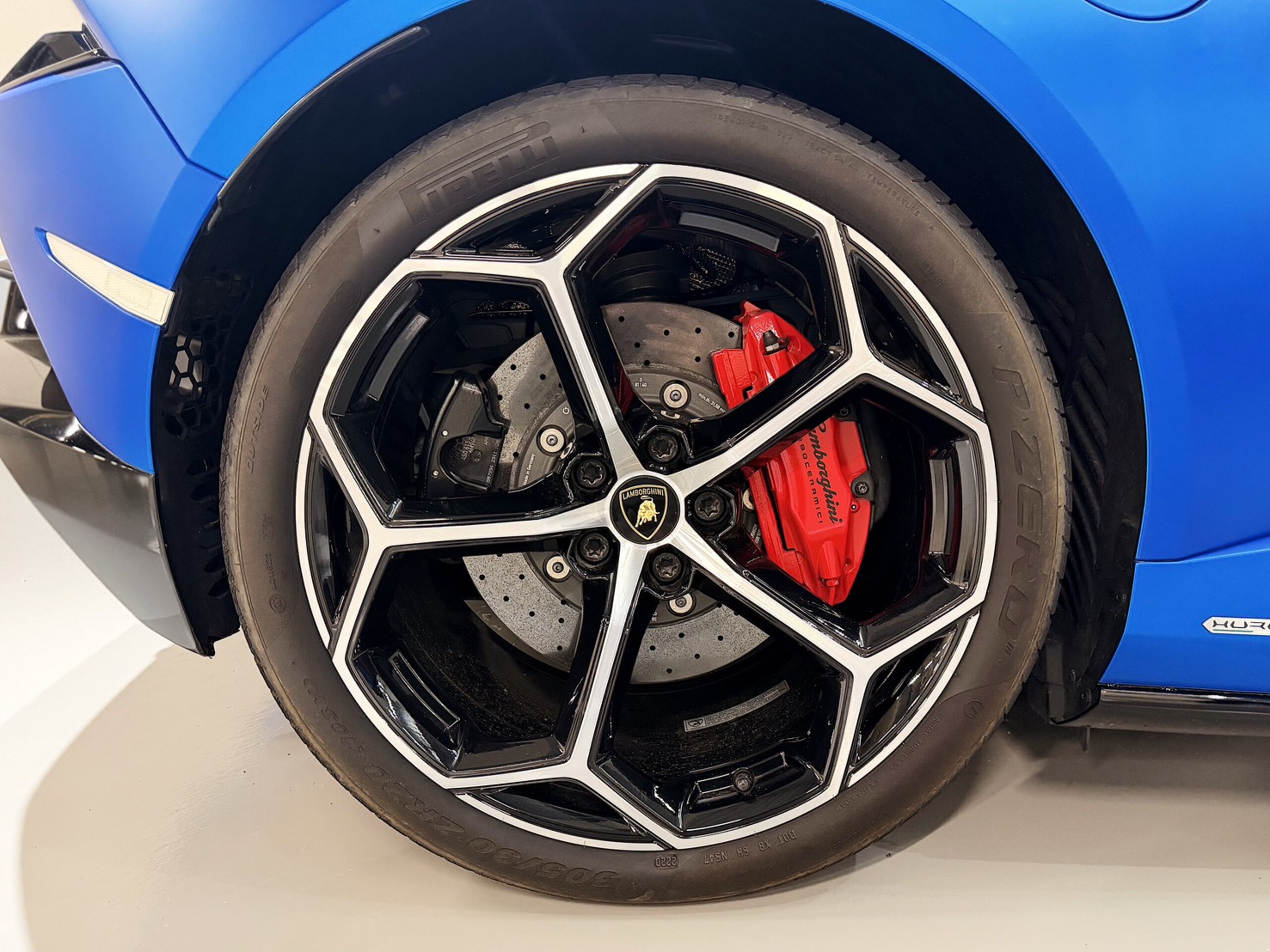 2021 Lamborghini Huracán EVO Spyder — Photo 18 / 20