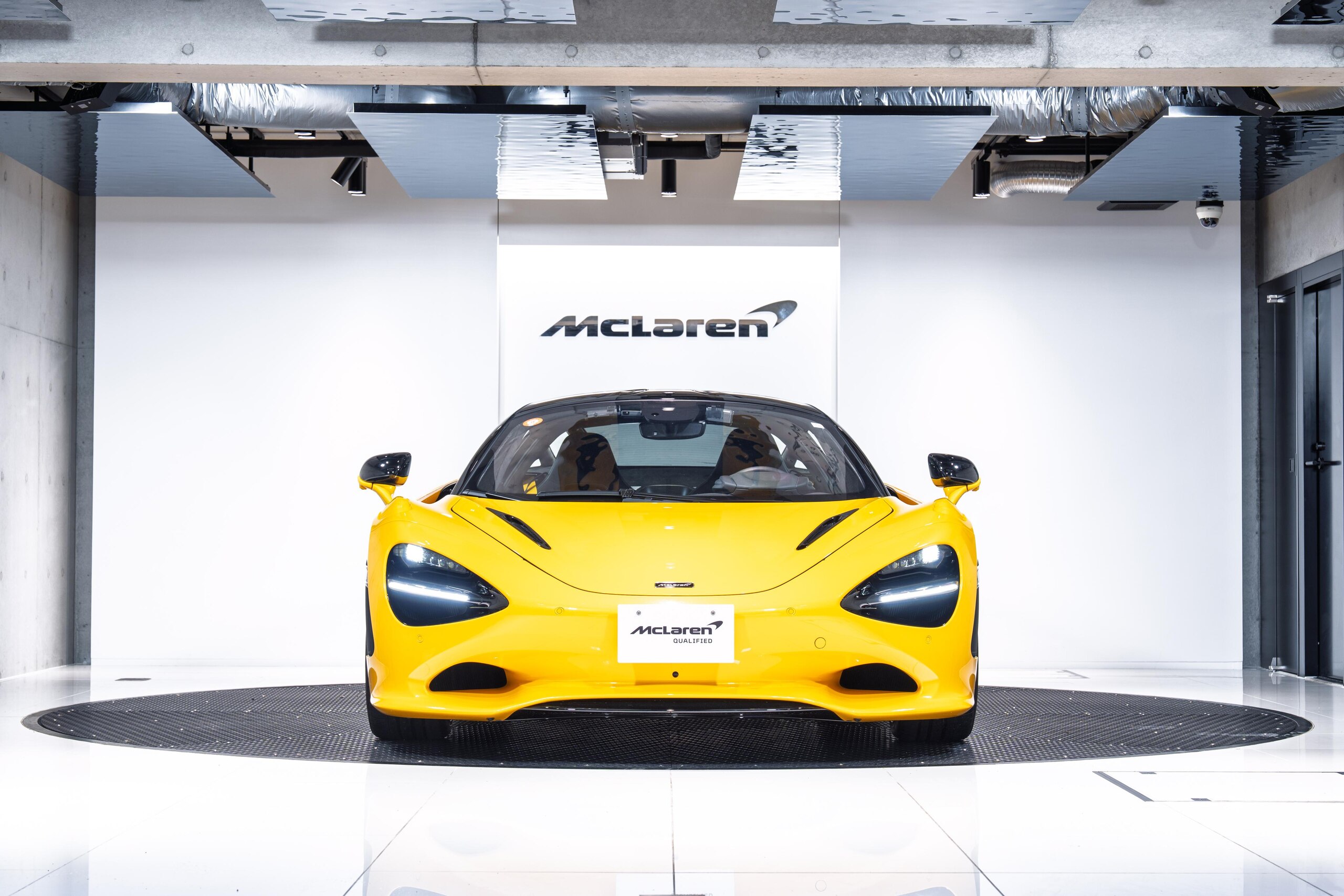 2024 McLaren 750S Volcano Yellow exterior for sale in Japan
