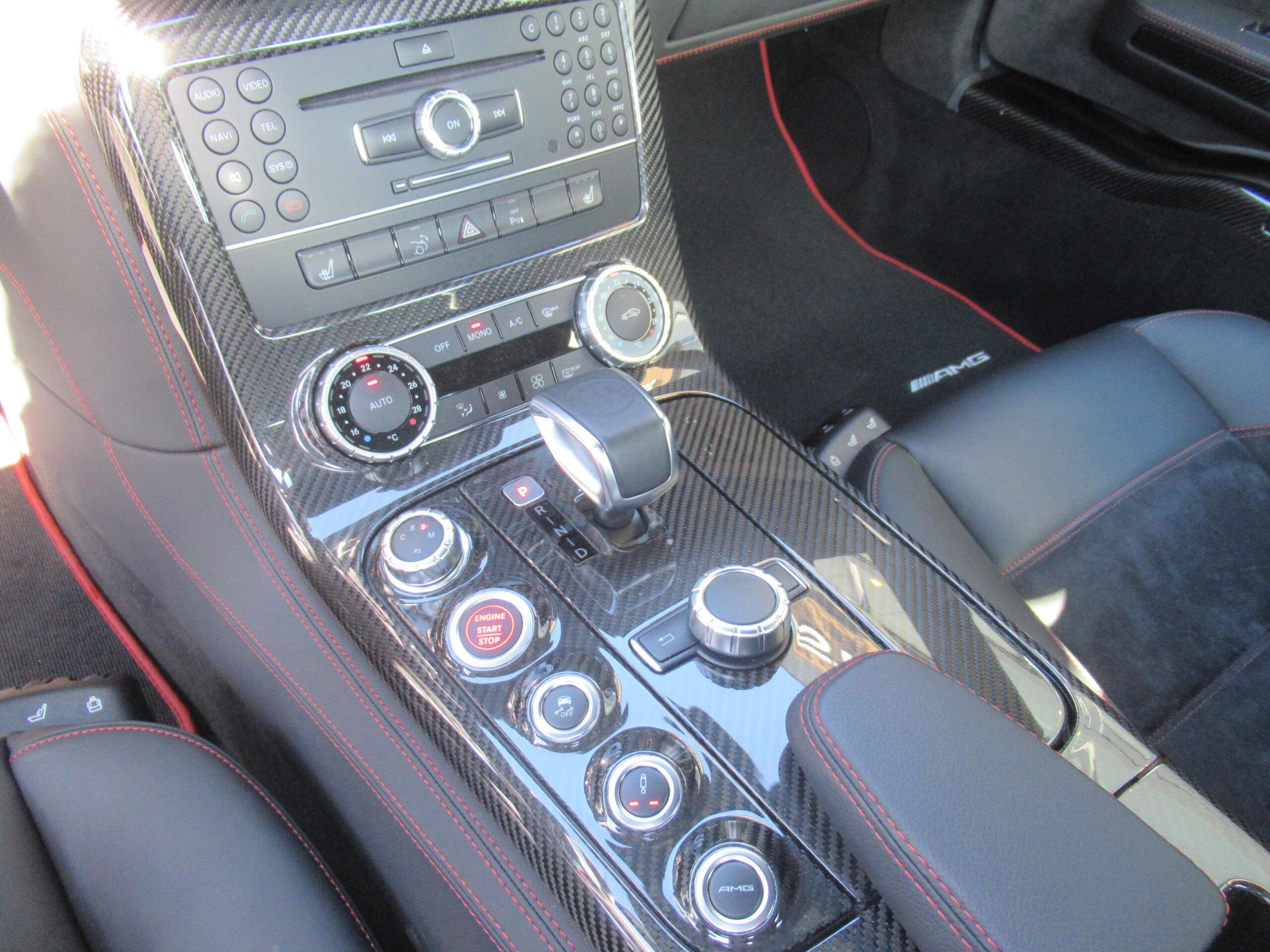 2013 Mercedes Benz SLS AMG GT — Photo 9 / 13