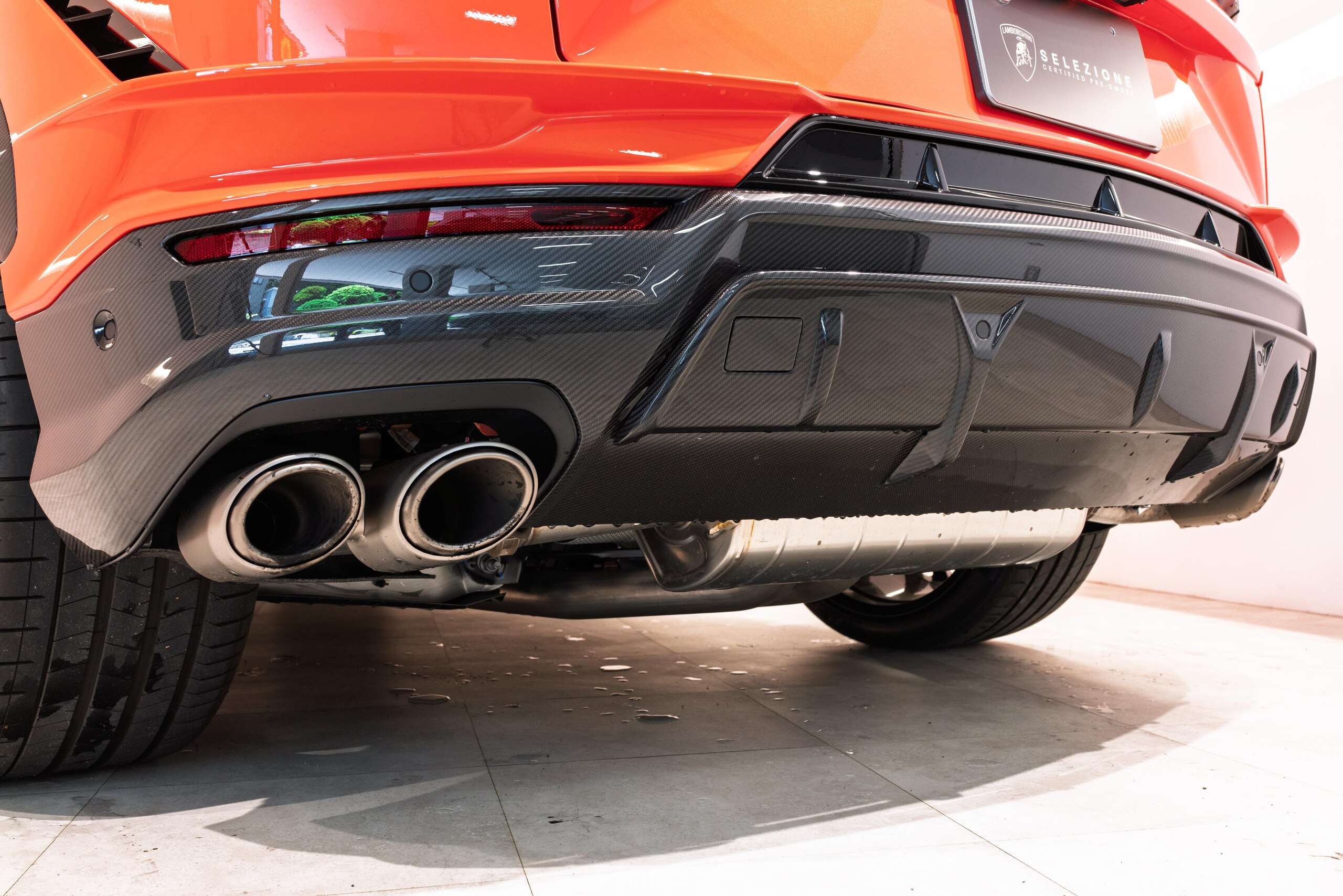 2025 Lamborghini Urus Performante — Photo 6 / 22