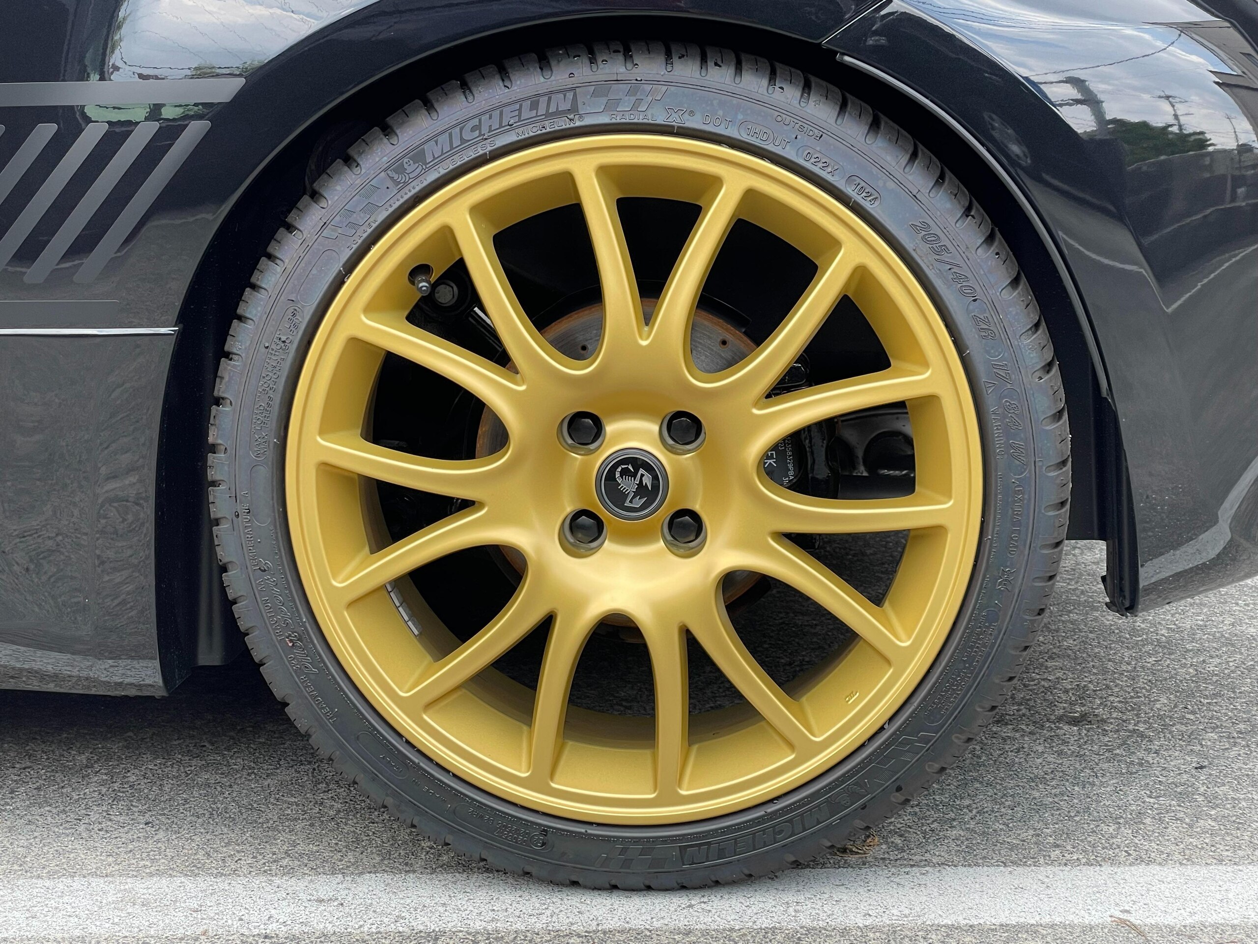 2025 Abarth 695 75th Anniversary — Photo 11 / 33