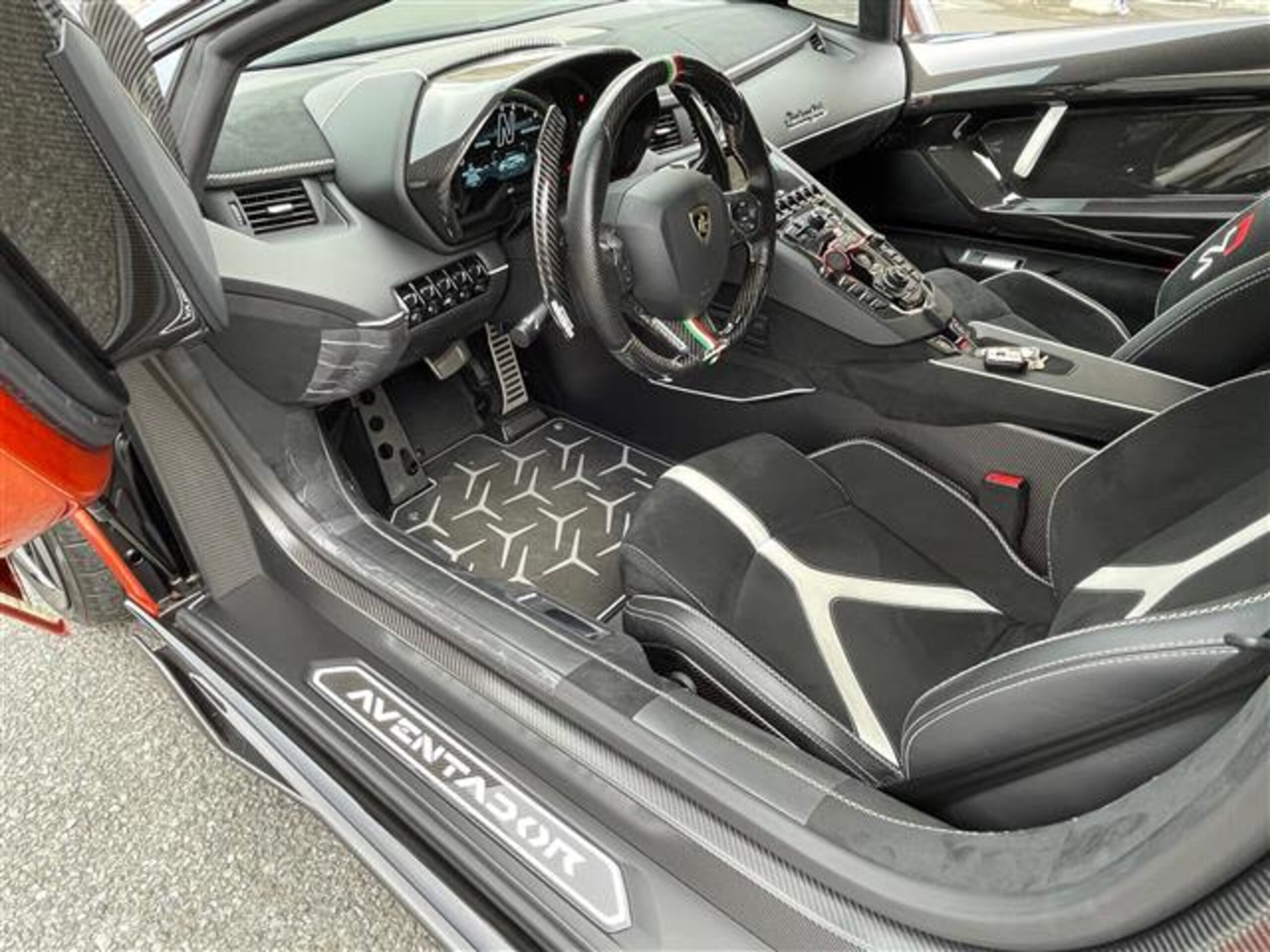 2019 Lamborghini Aventador SVJ — Photo 7 / 20