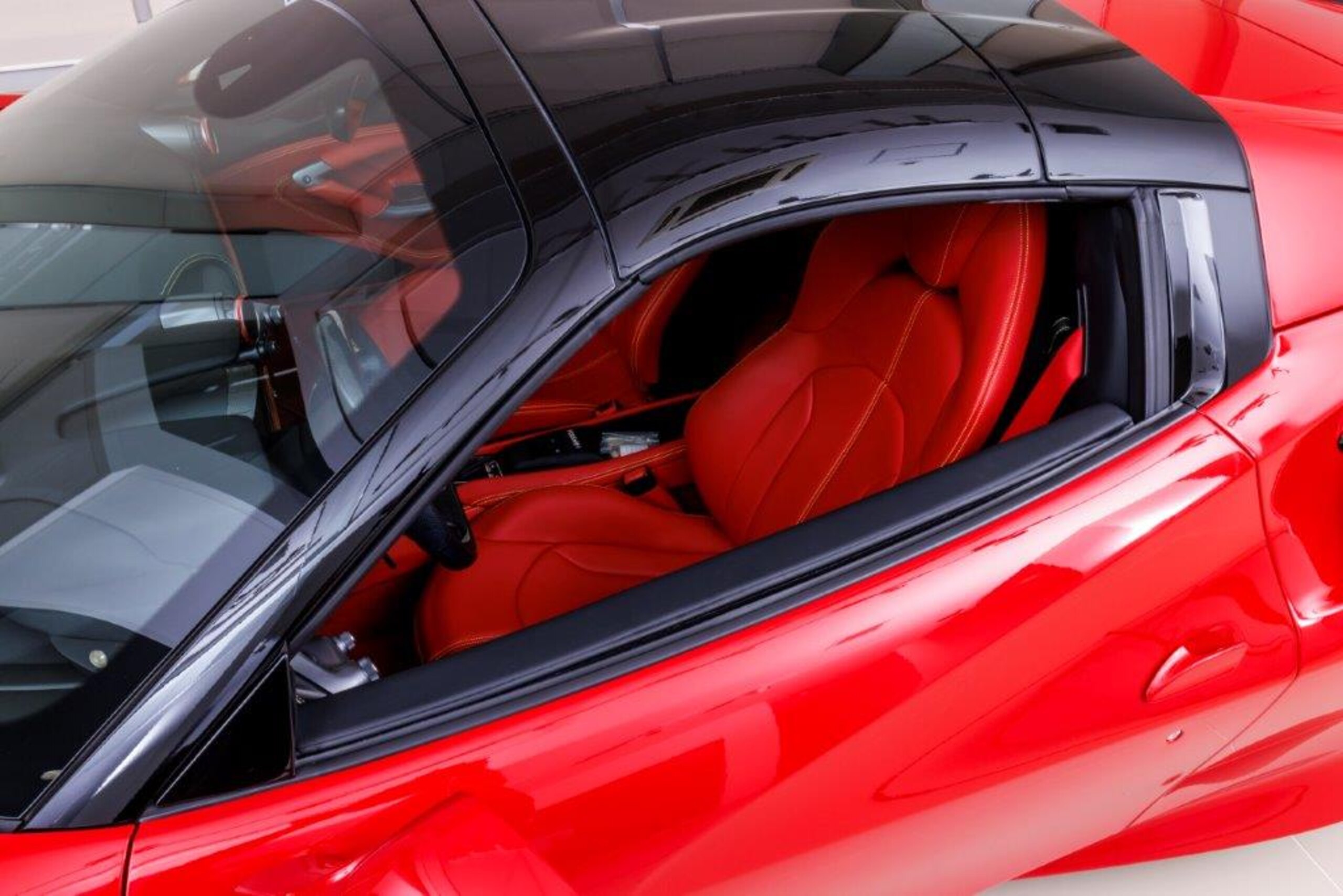 2022 Ferrari F8 Spider — Photo 12 / 42