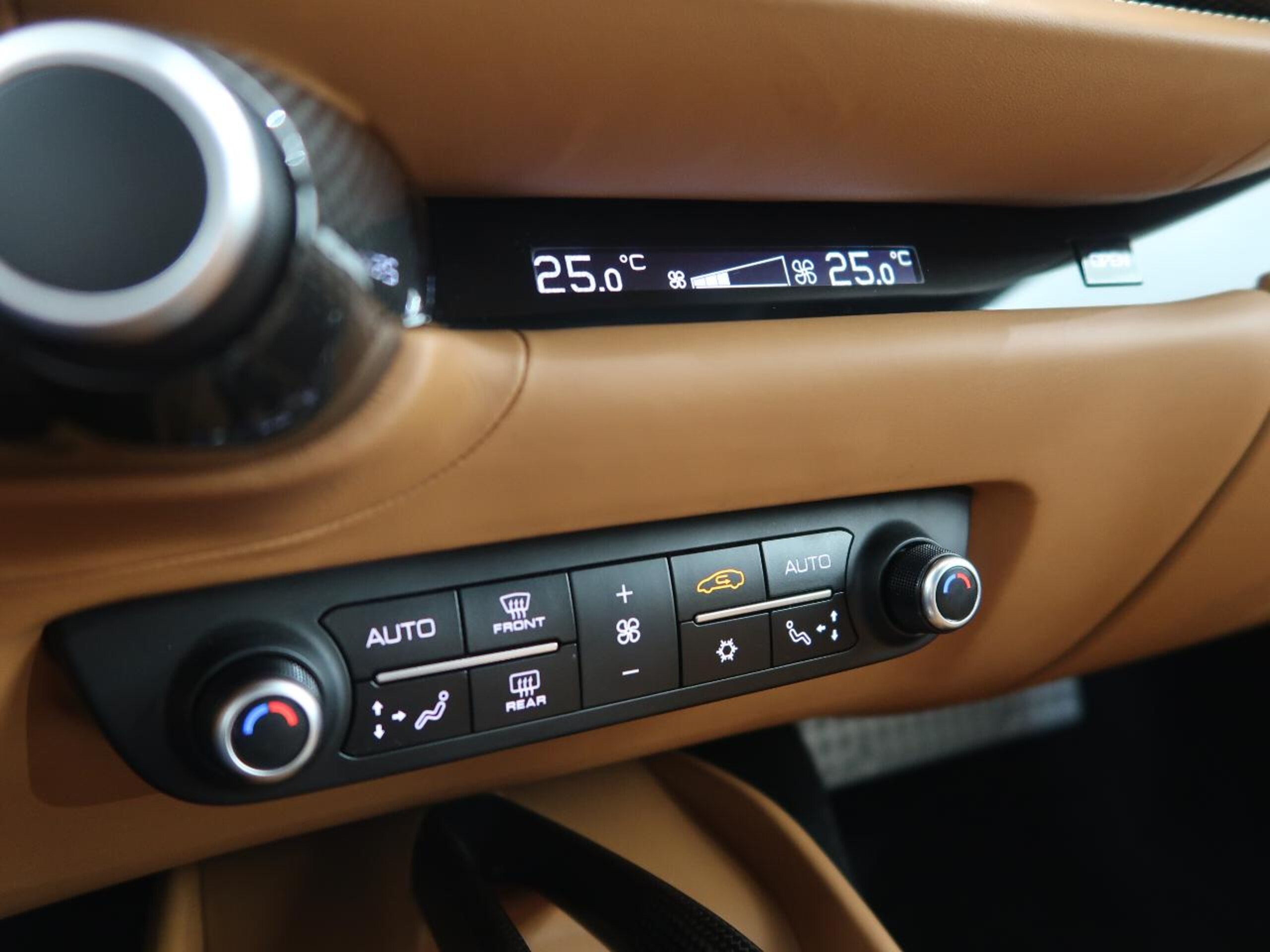 2018 Ferrari 812 Superfast — Photo 28 / 51