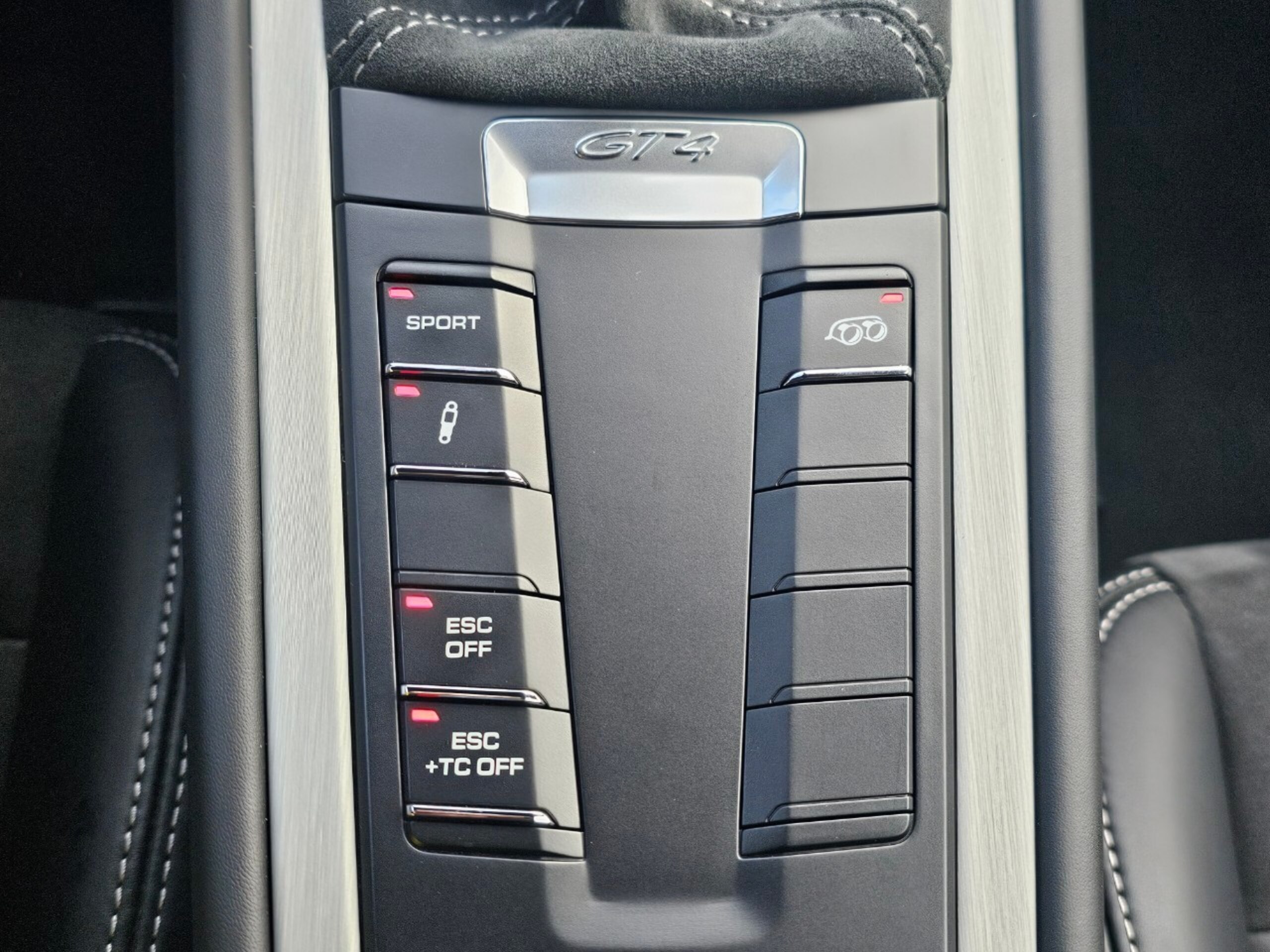2015 Porsche Cayman GT4 — Photo 14 / 20