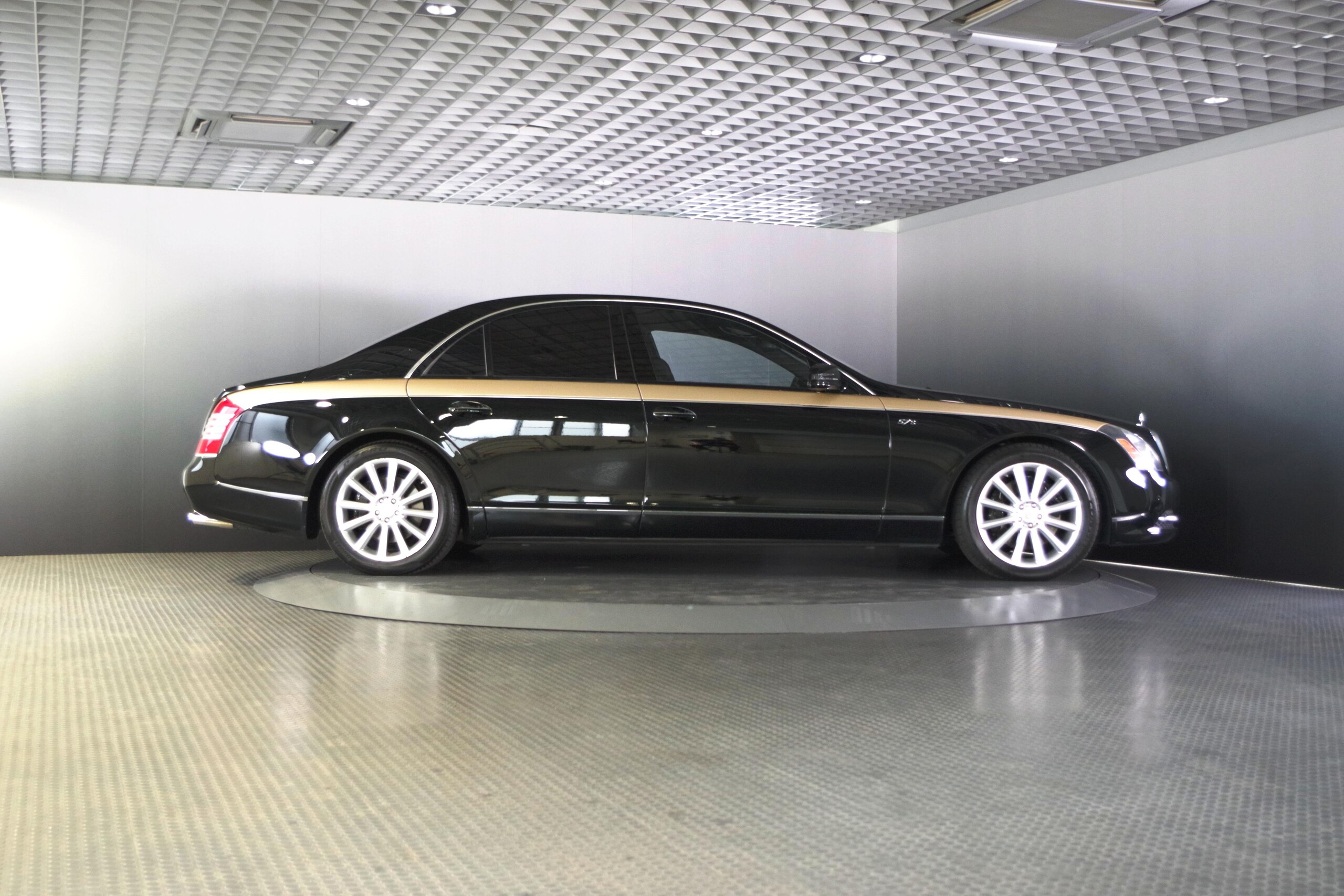 2006 Mercedes Benz Maybach 57S — Photo 6 / 19