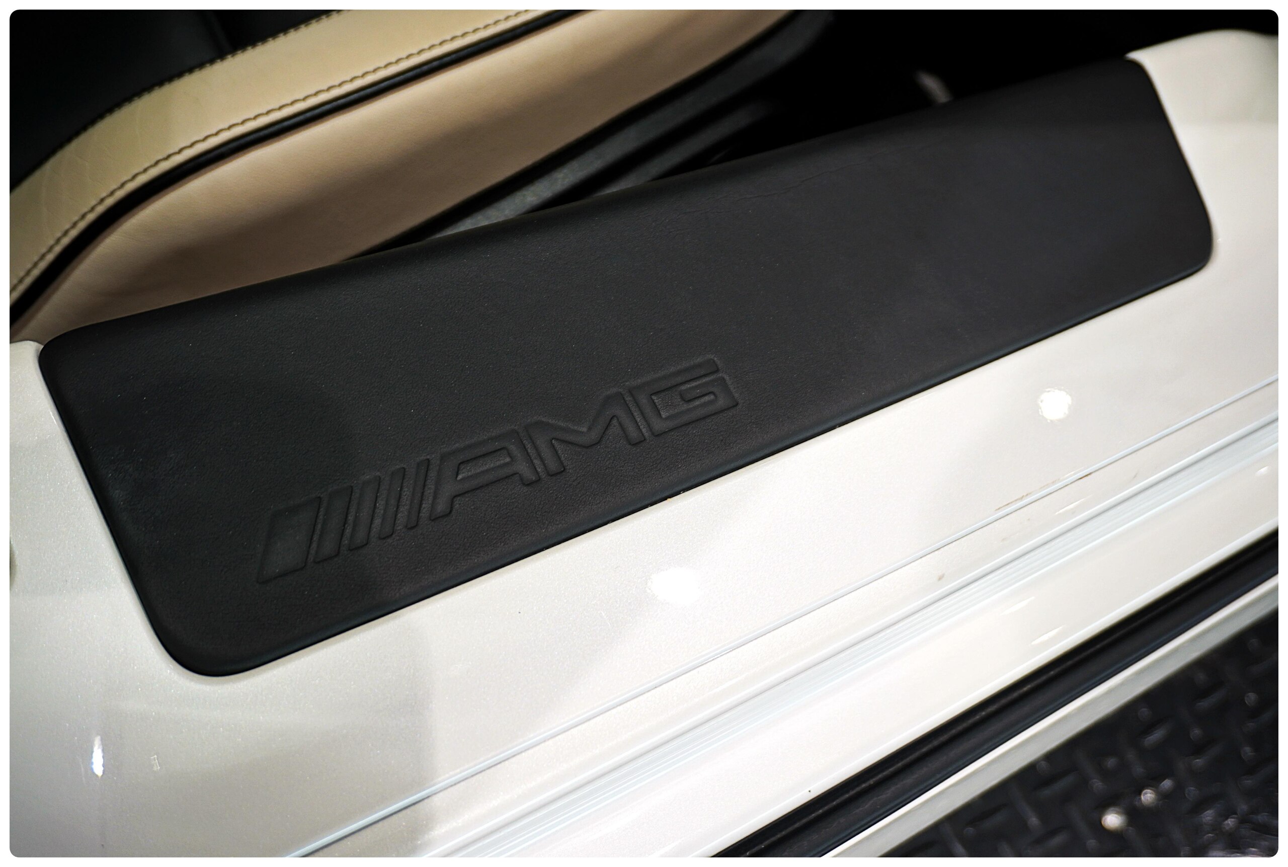 2010 Mercedes Benz SLS AMG — Photo 32 / 38