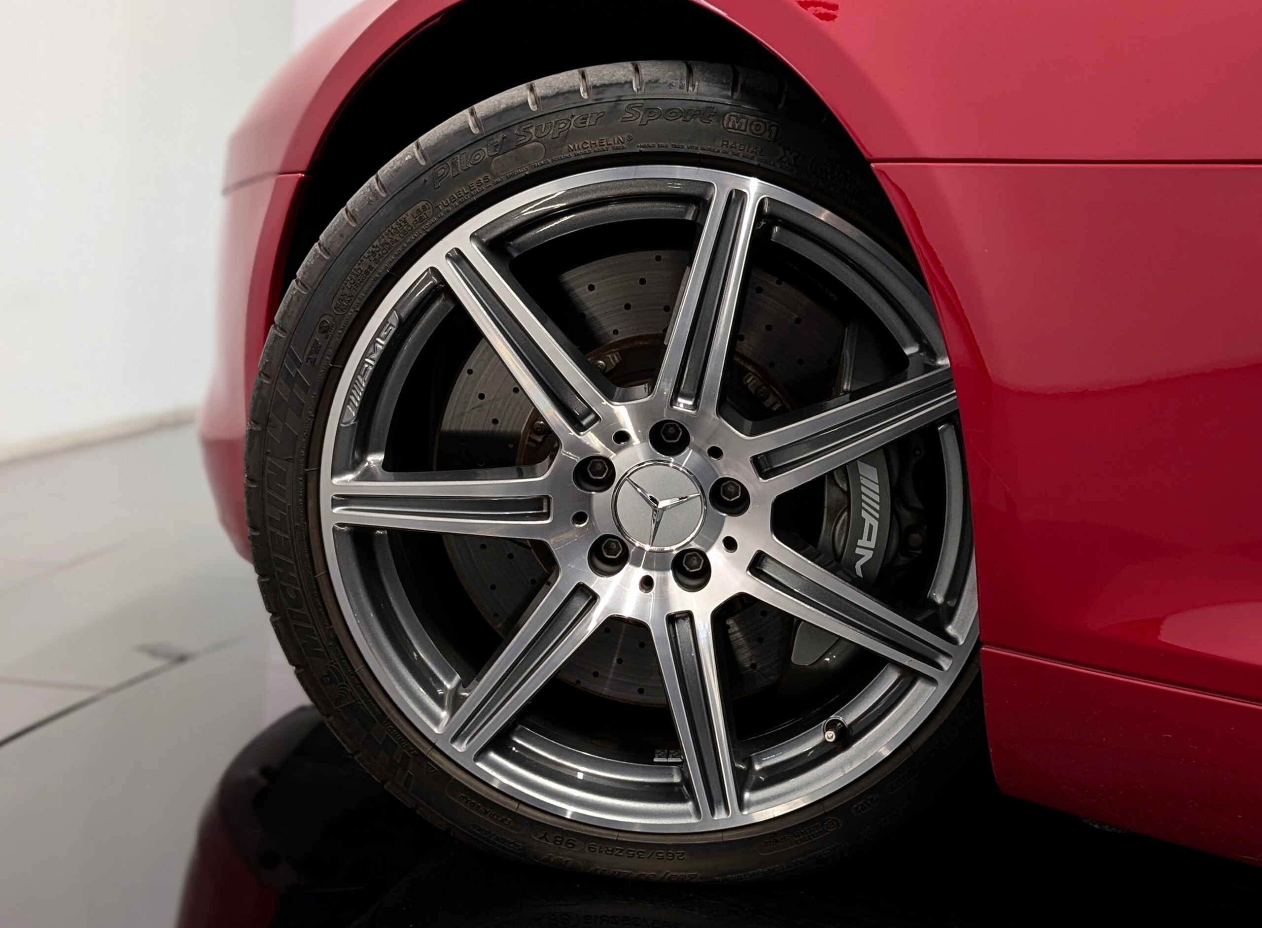 2010 Mercedes Benz SLS AMG — Photo 17 / 19