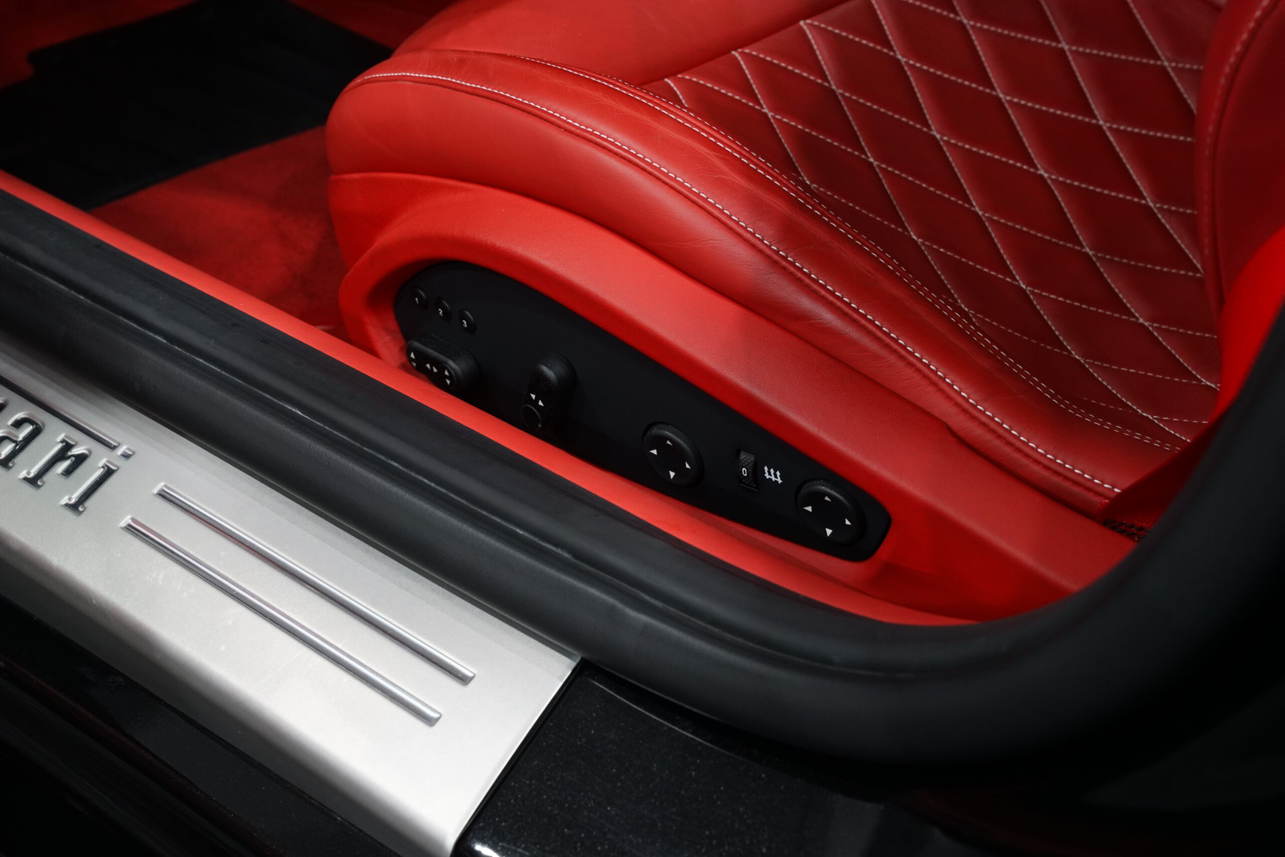 2013 Ferrari F12 Berlinetta — Photo 8 / 15