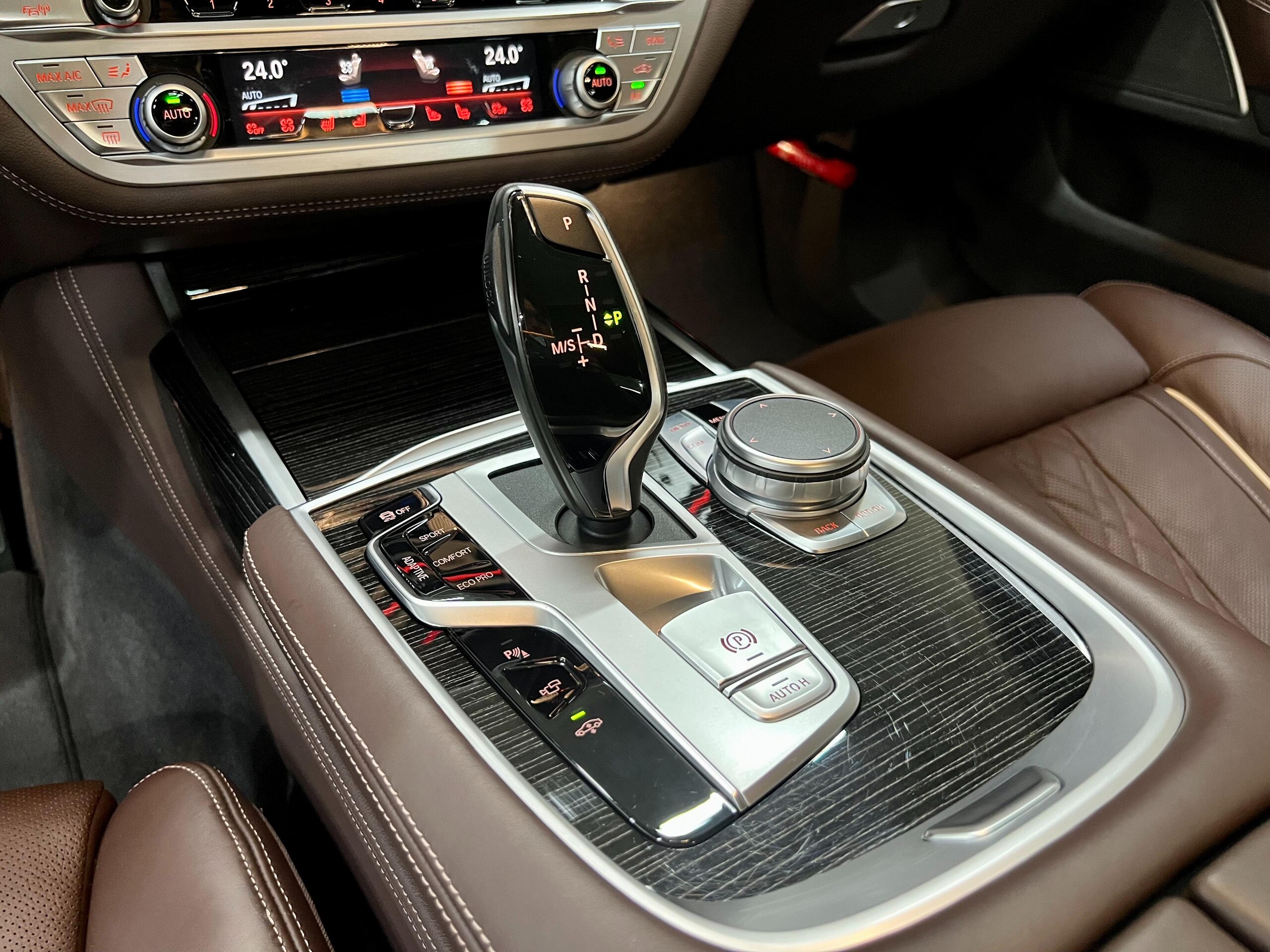 2020 BMW 750i xDrive M Sport — Photo 12 / 19