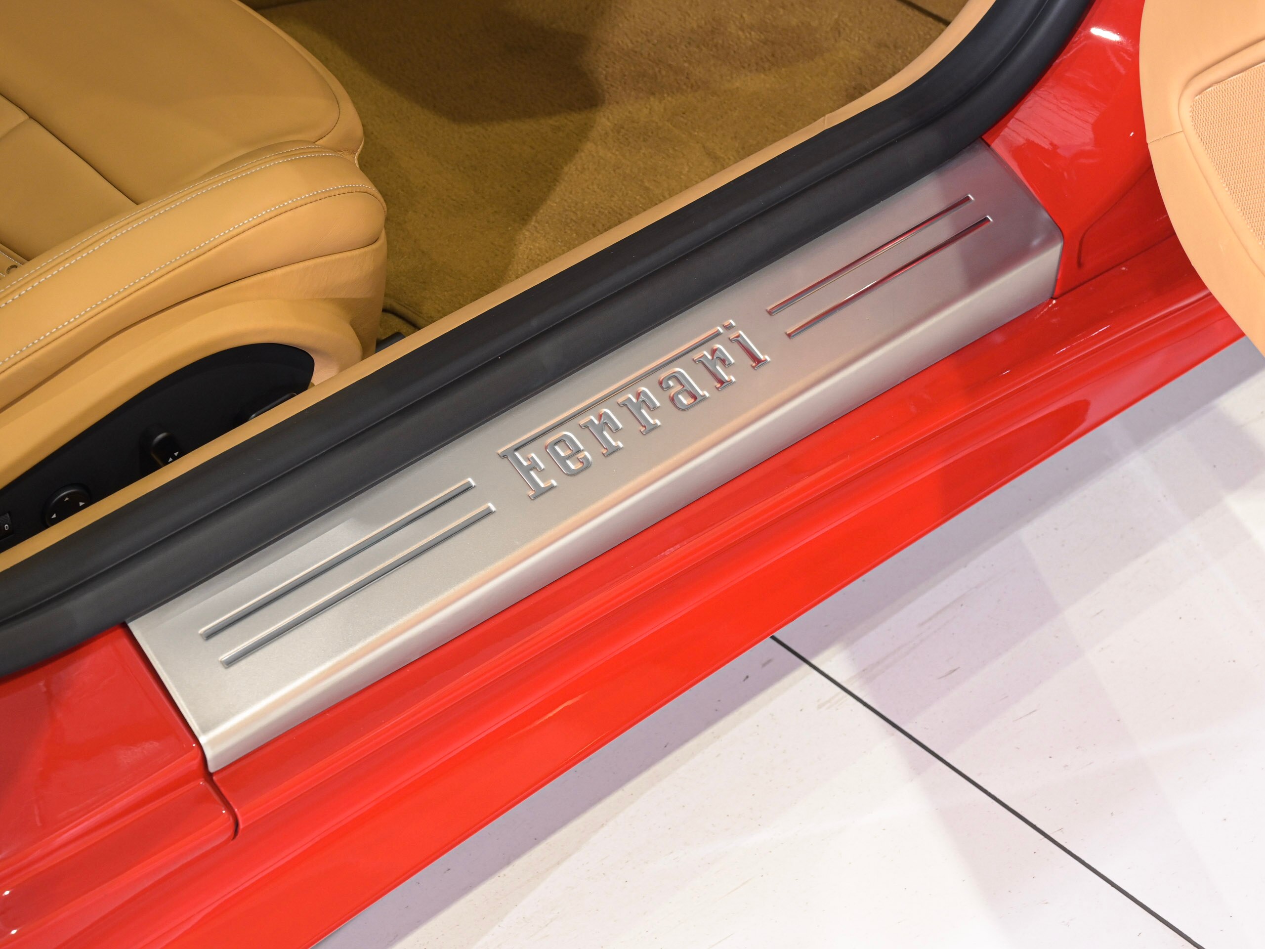 2013 Ferrari F12 Berlinetta — Photo 28 / 35