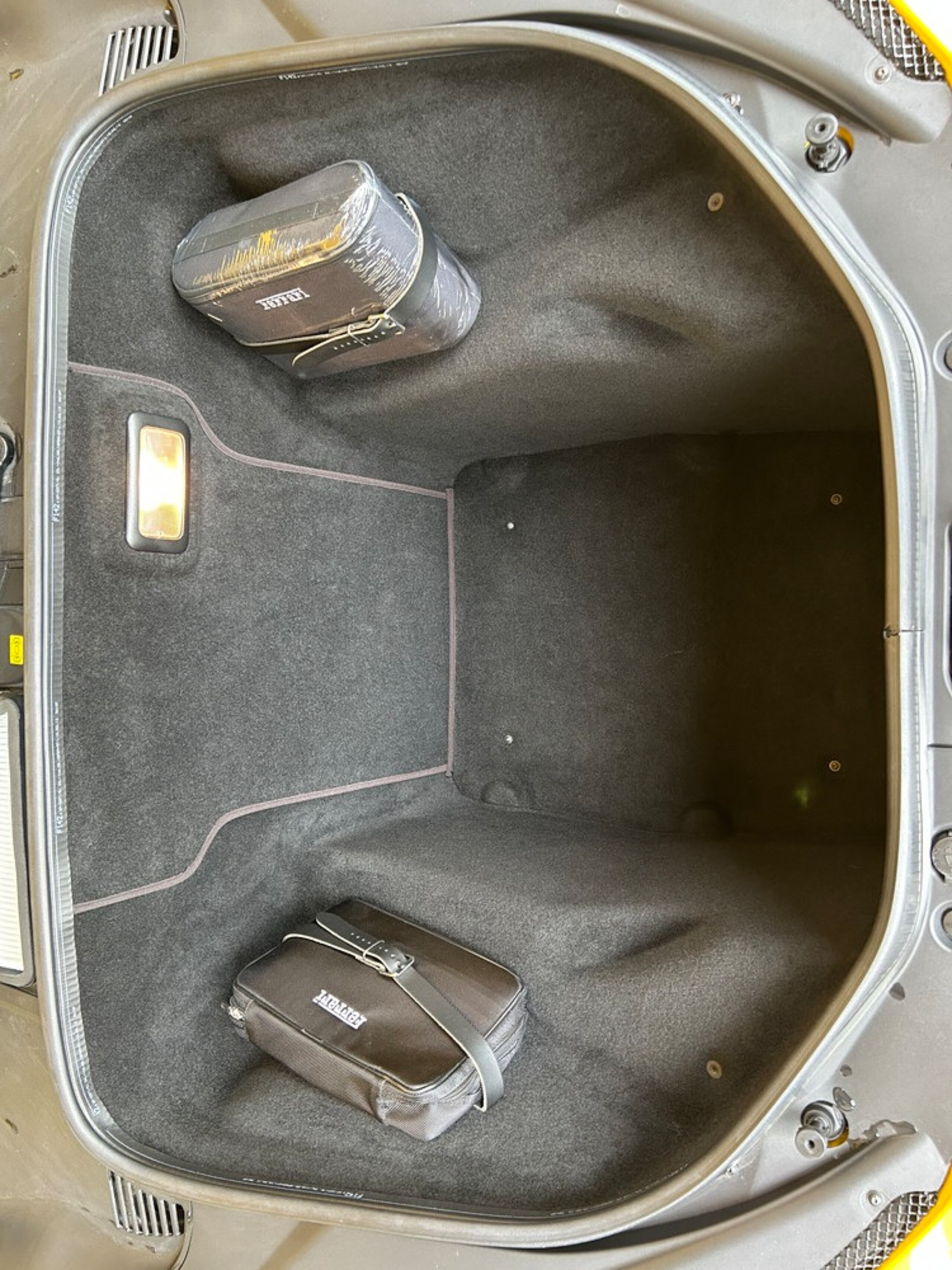 2013 Ferrari 458 Italia F1 DCT — Photo 16 / 16