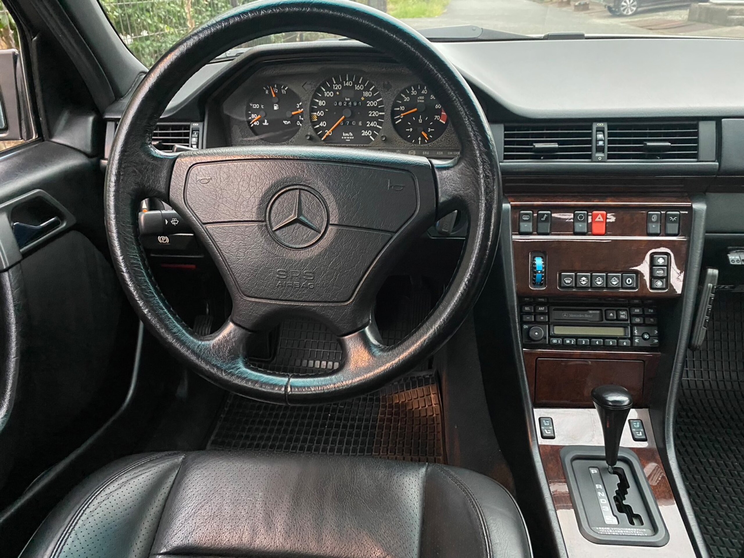 1993 Mercedes Benz E500 — Photo 12 / 15