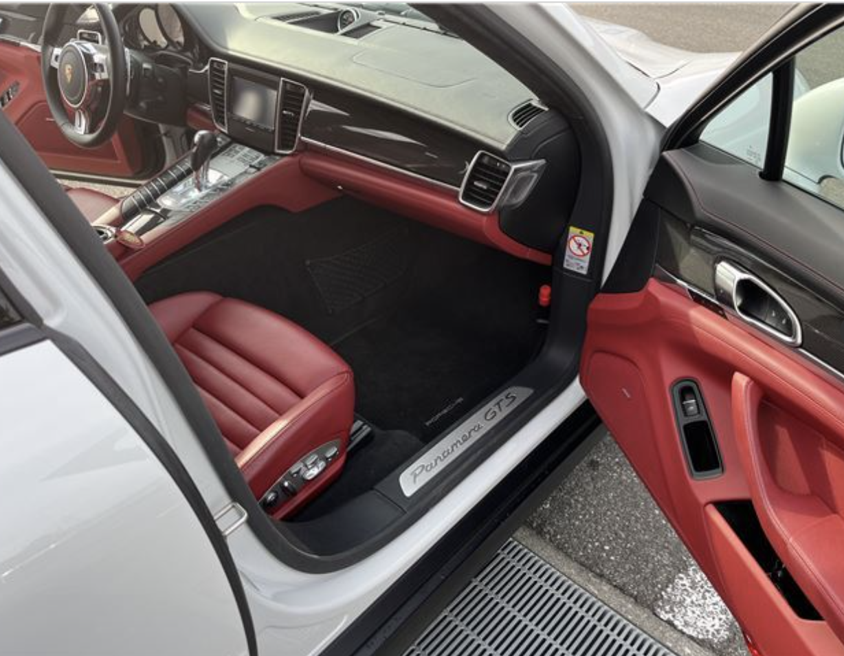 2014 Porsche Panamera GTS — Photo 10 / 15