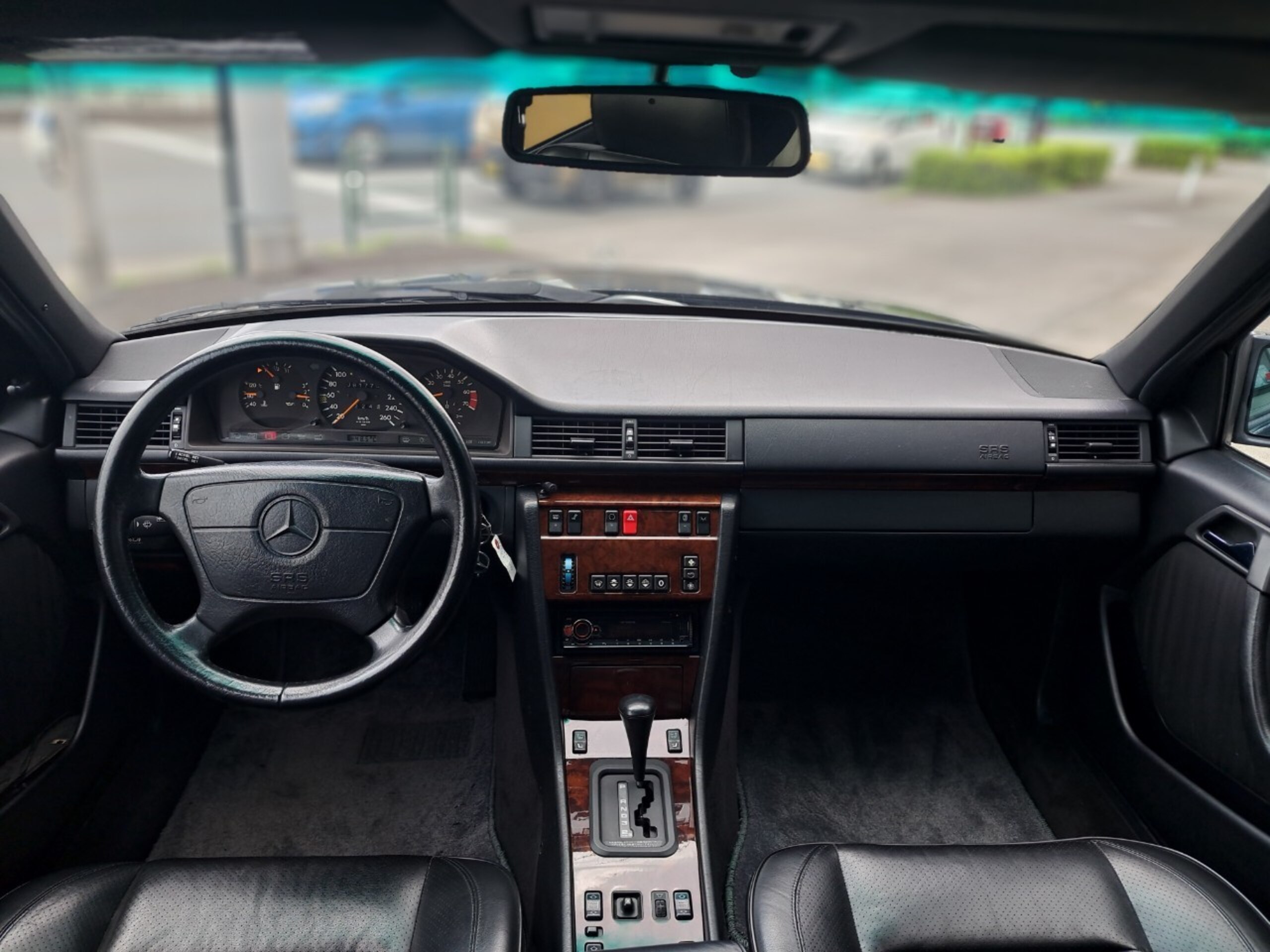 1992 Mercedes Benz E500 — Photo 8 / 17