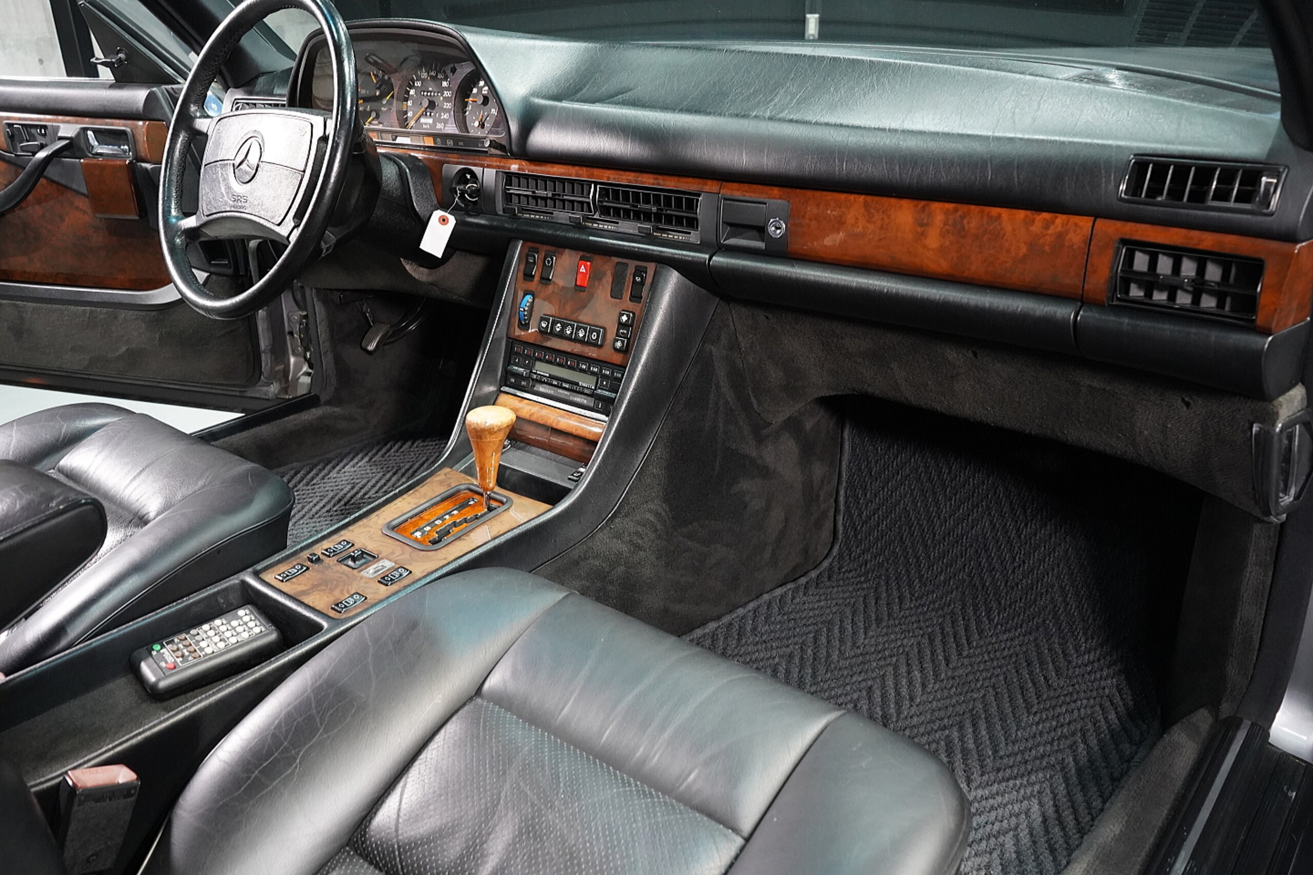 1989 Mercedes Benz 560SEC — Photo 17 / 23