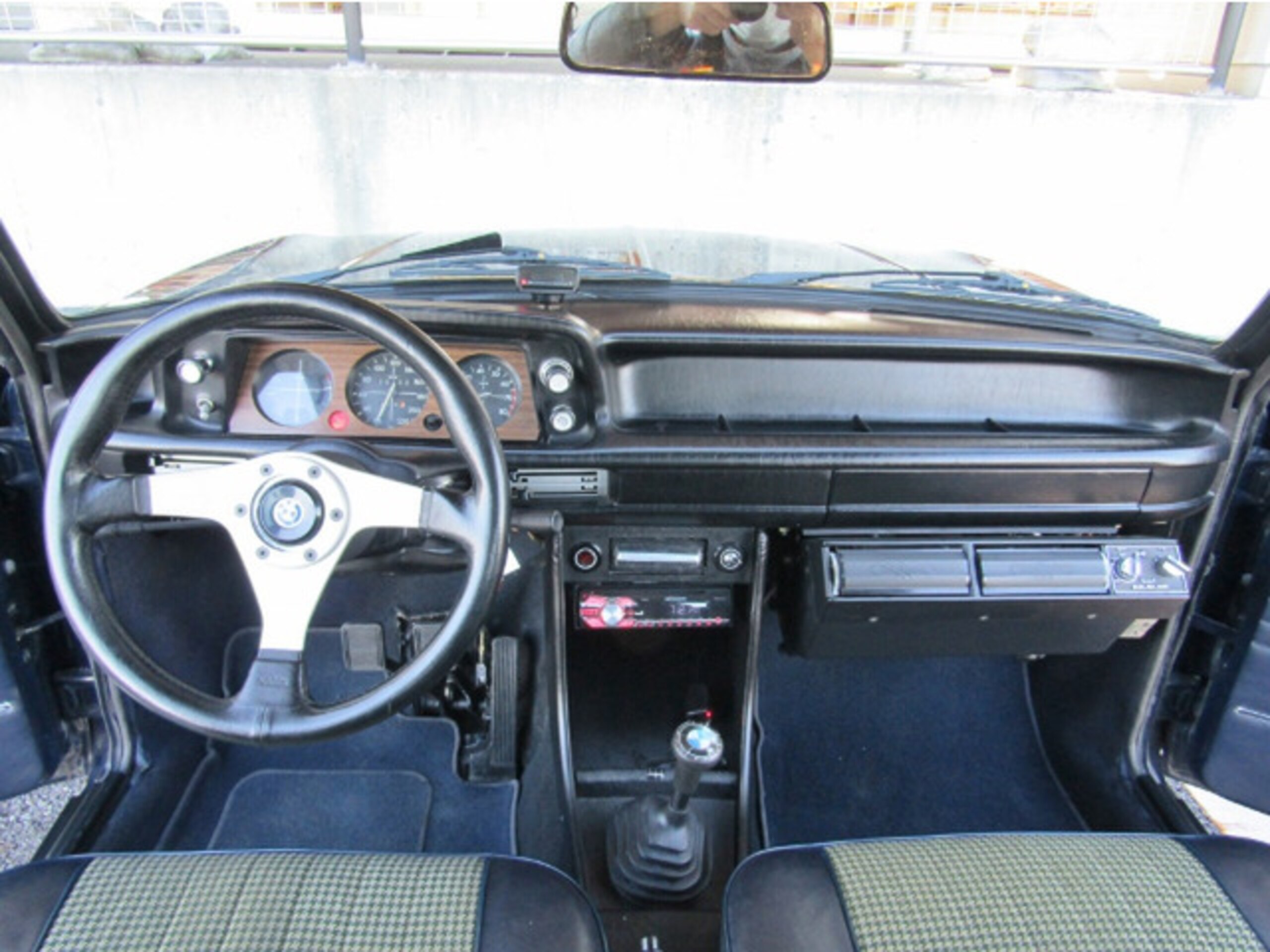 1977 BMW 2002 — Photo 11 / 15