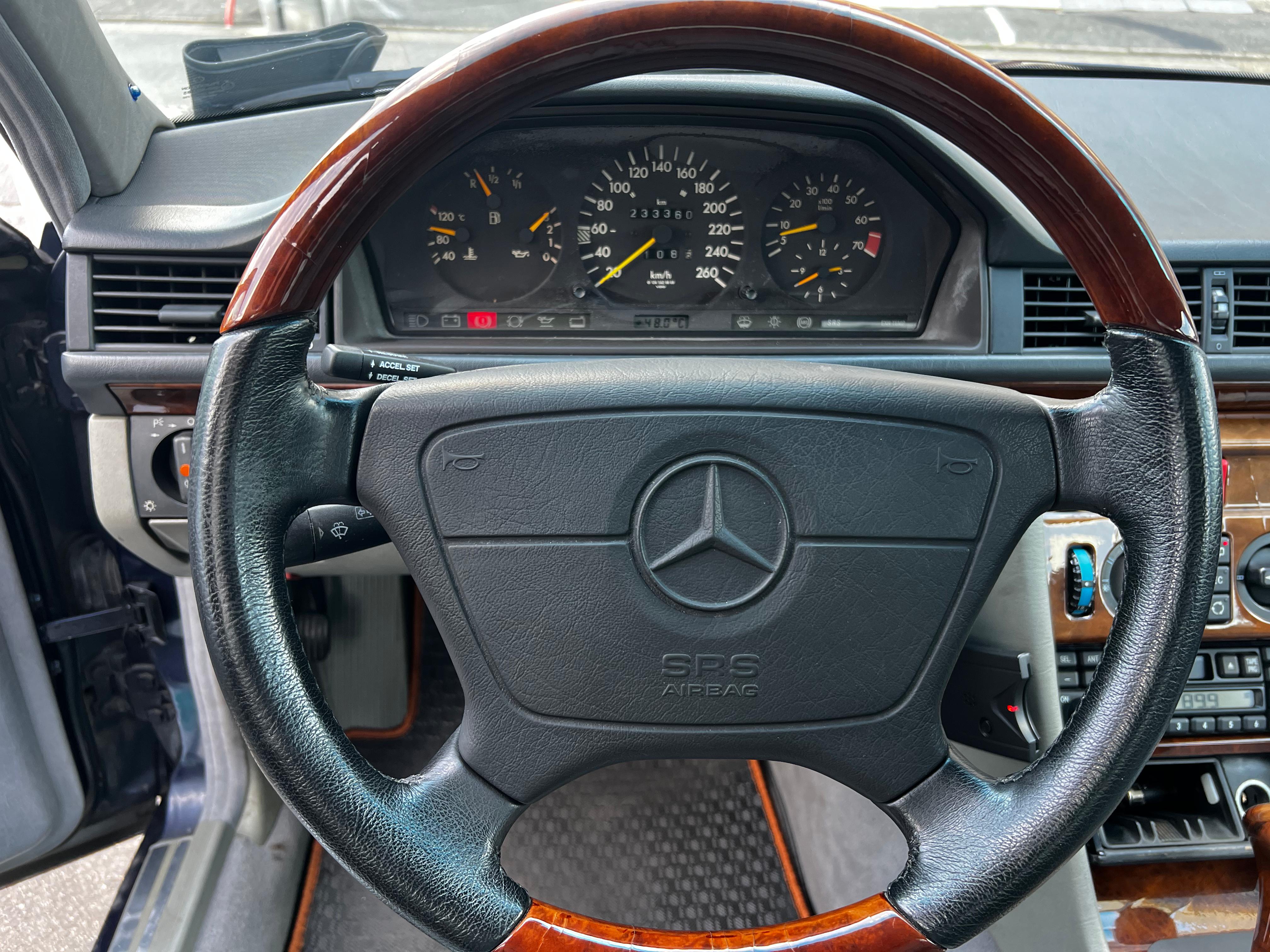 1994 Mercedes Benz E320 AMG — Photo 8 / 16