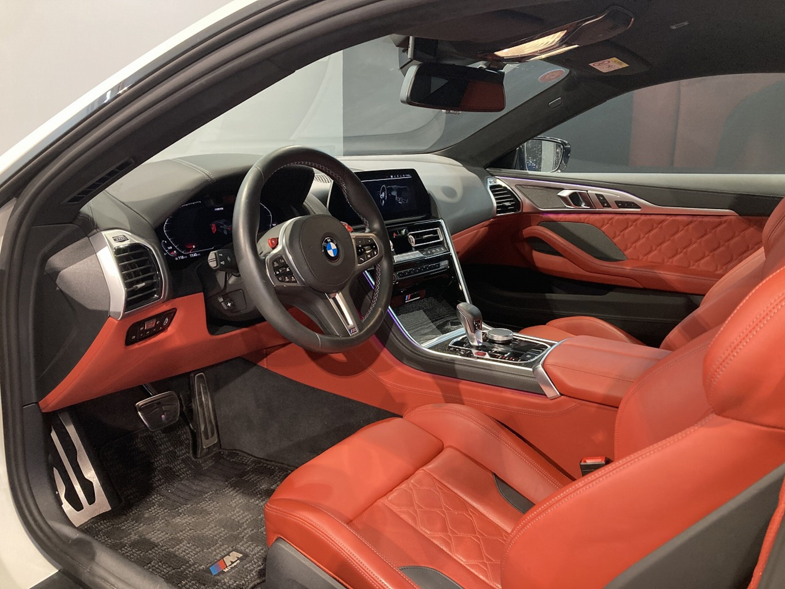 2020 BMW M8 Competition — Photo 11 / 17