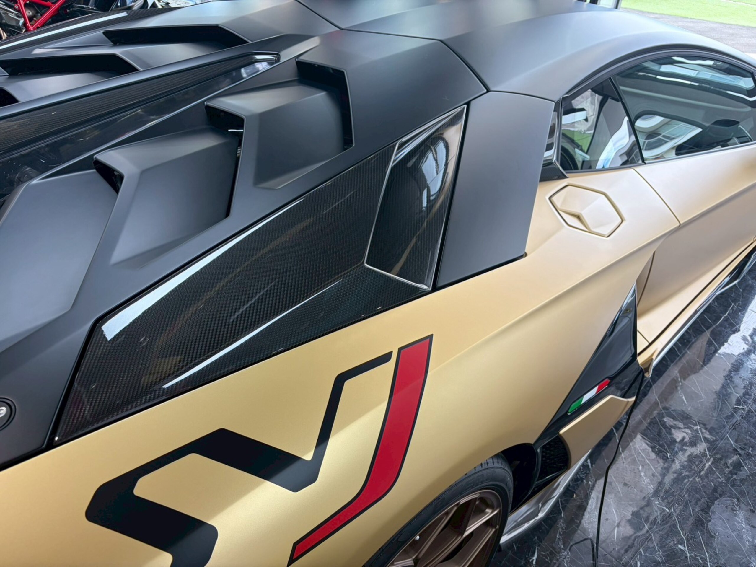 2019 Lamborghini Aventador SVJ — Photo 18 / 41