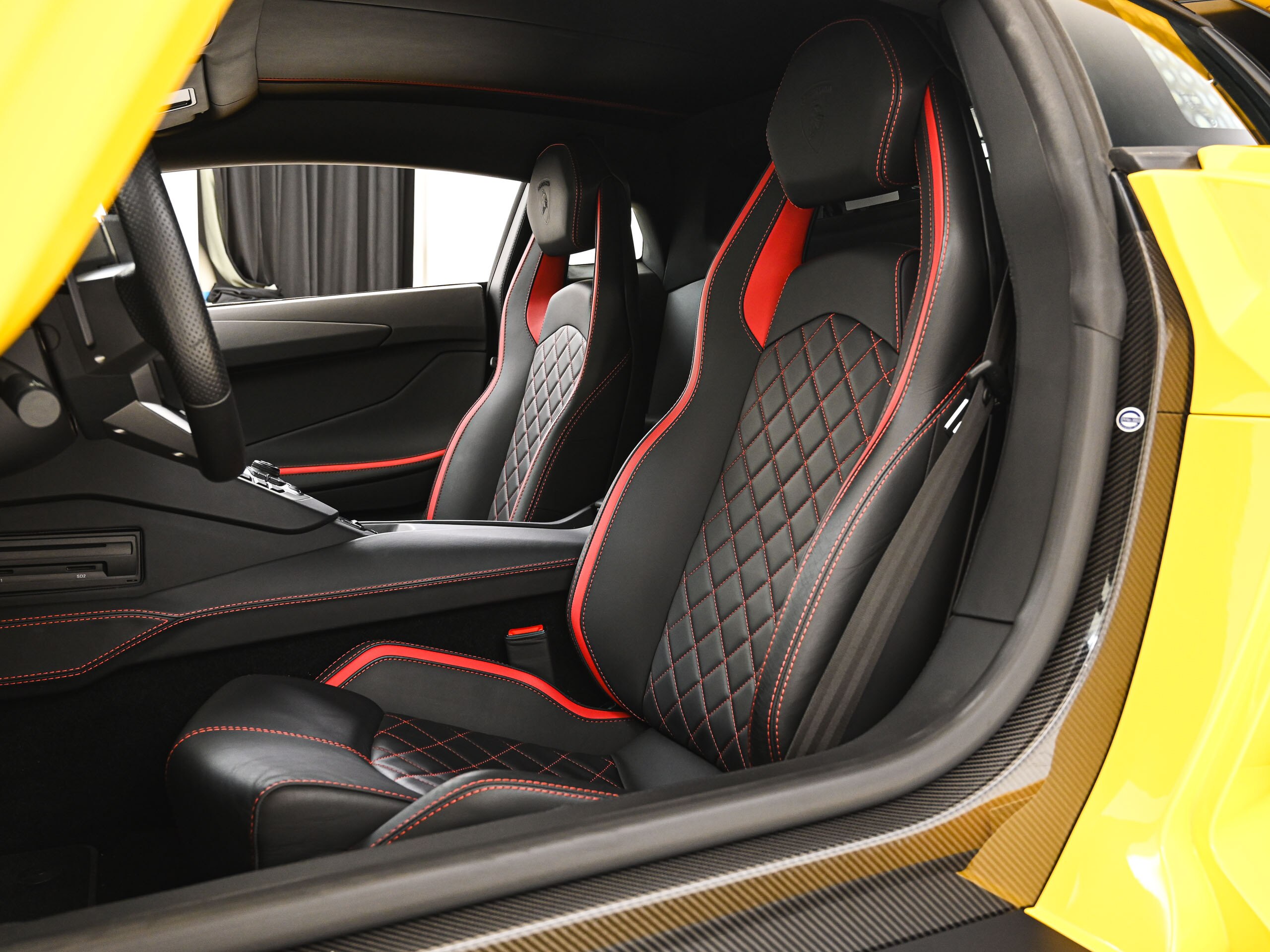 2017 Lamborghini Aventador S — Photo 9 / 19