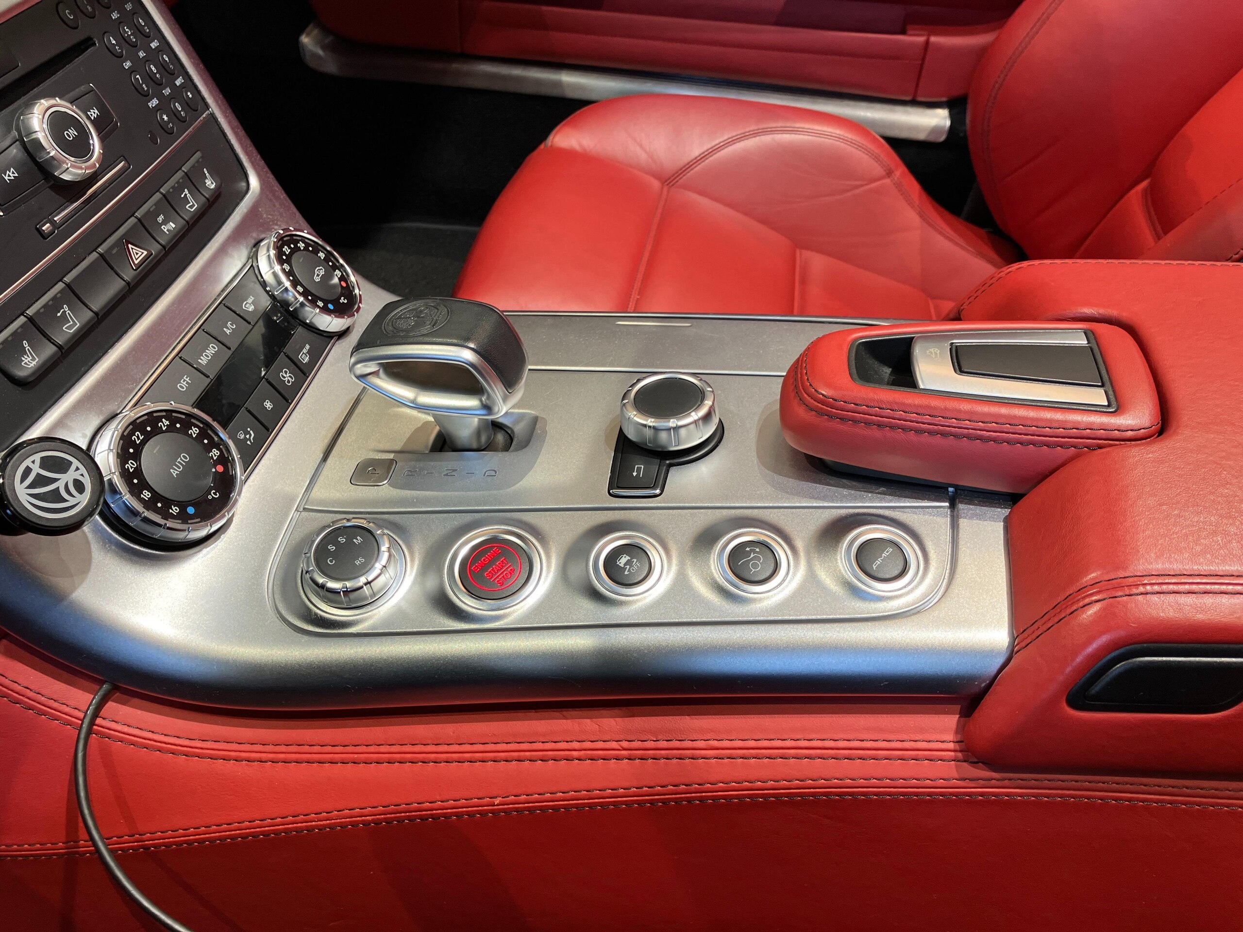 2011 Mercedes Benz SLS AMG Roadster — Photo 14 / 19