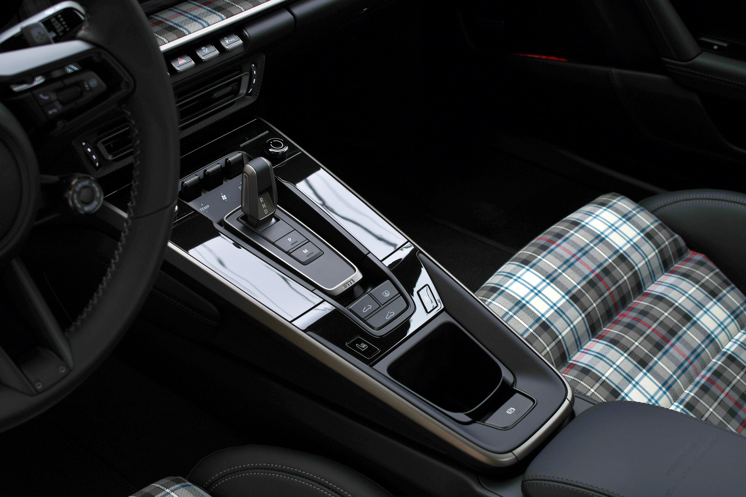 2025 Porsche 911 Turbo — Photo 6 / 44