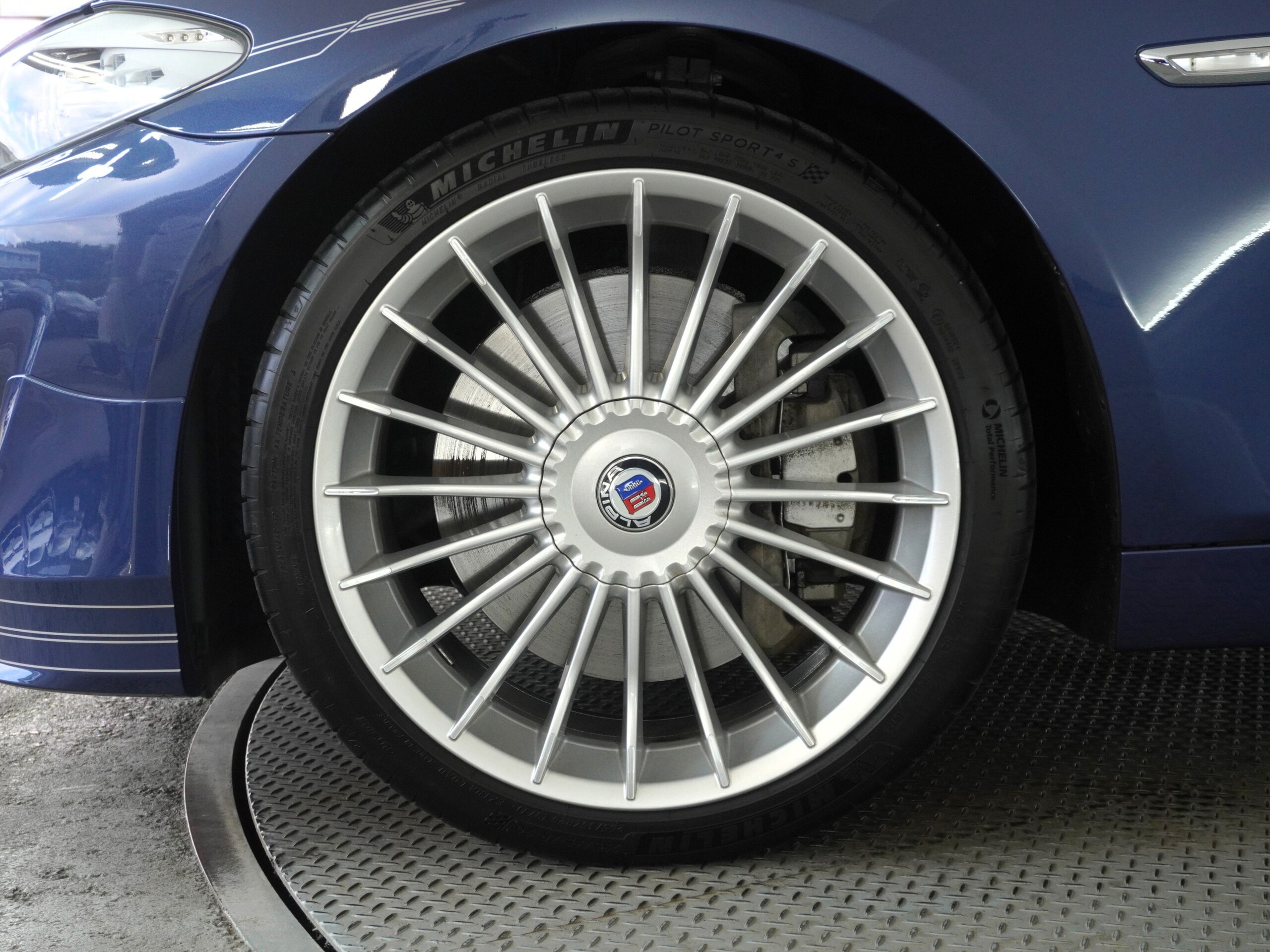 2011 BMW Alpina B5 — Photo 14 / 16