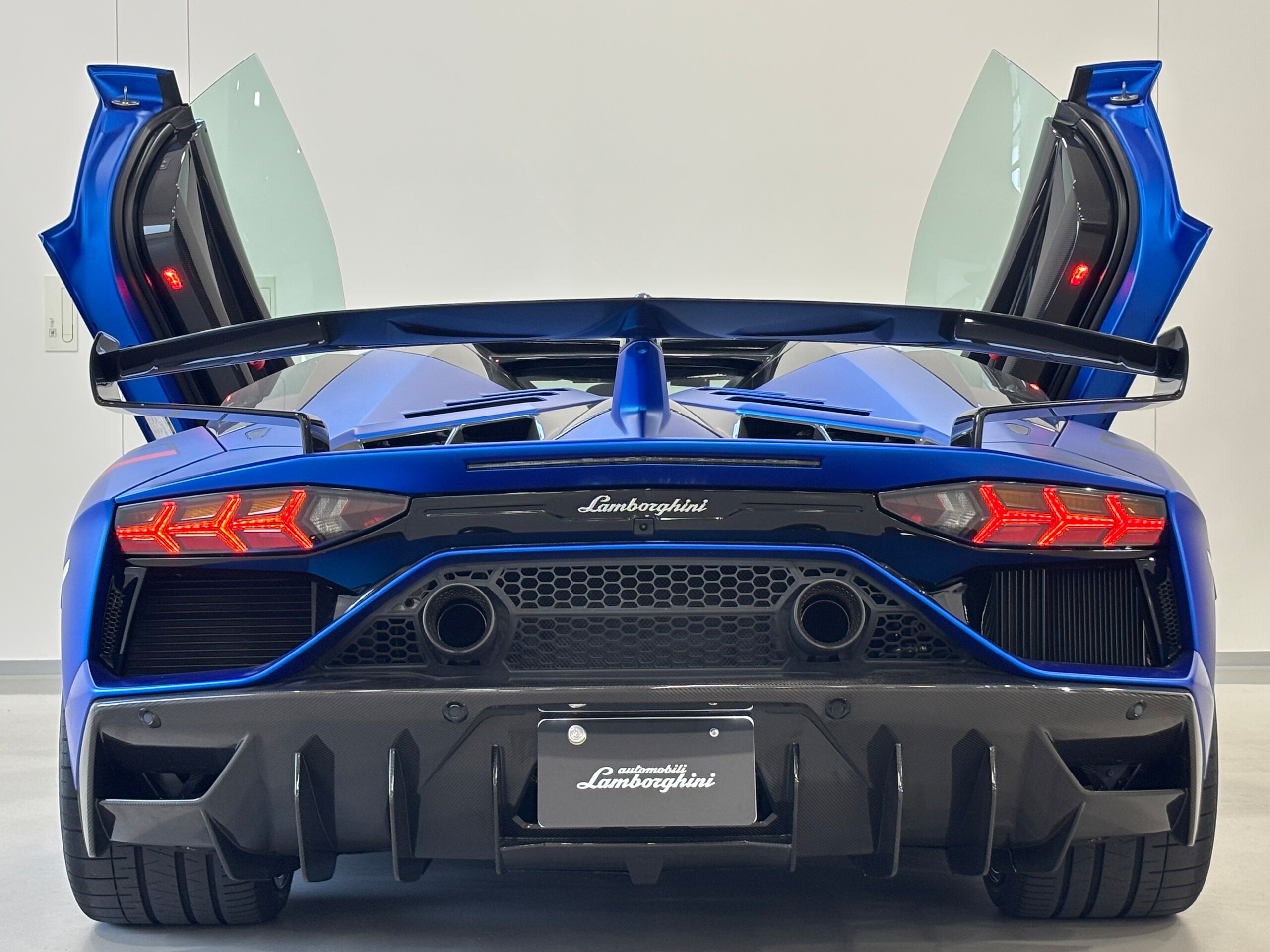 2020 Lamborghini Aventador SVJ Roadster — Photo 14 / 40