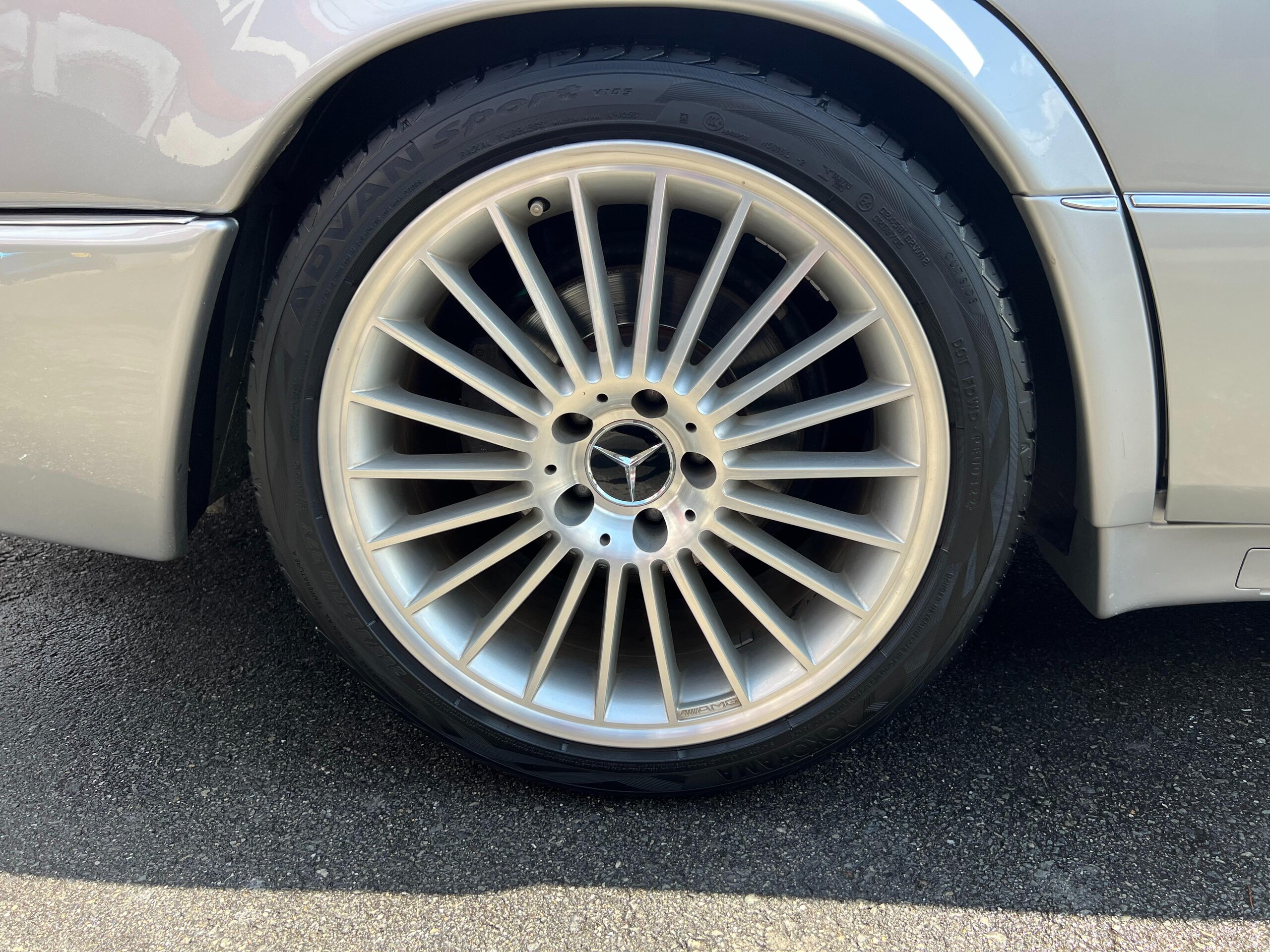 1995 Mercedes Benz E500 Limited — Photo 8 / 18