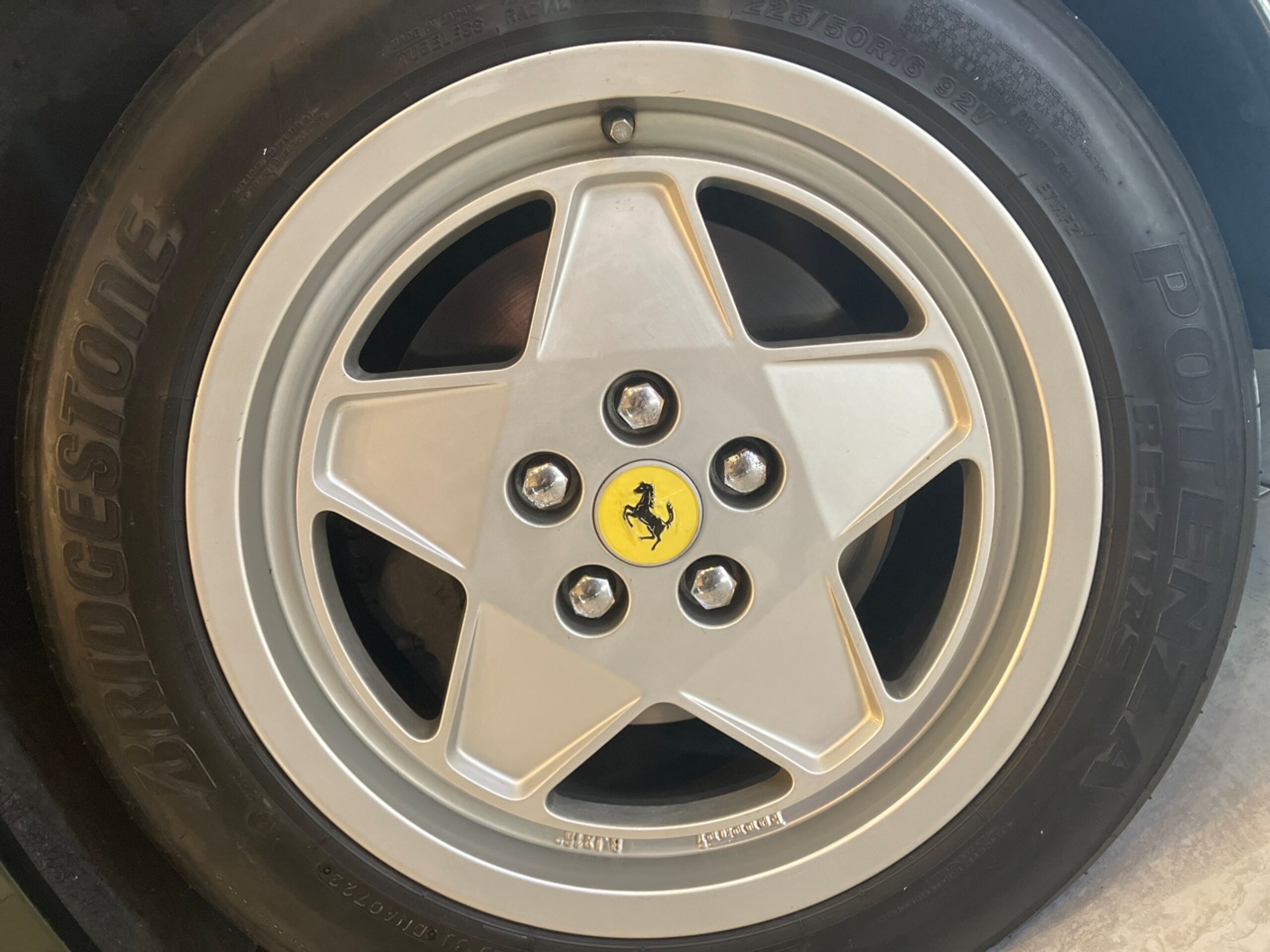 1988 Ferrari Testarossa — Photo 20 / 21