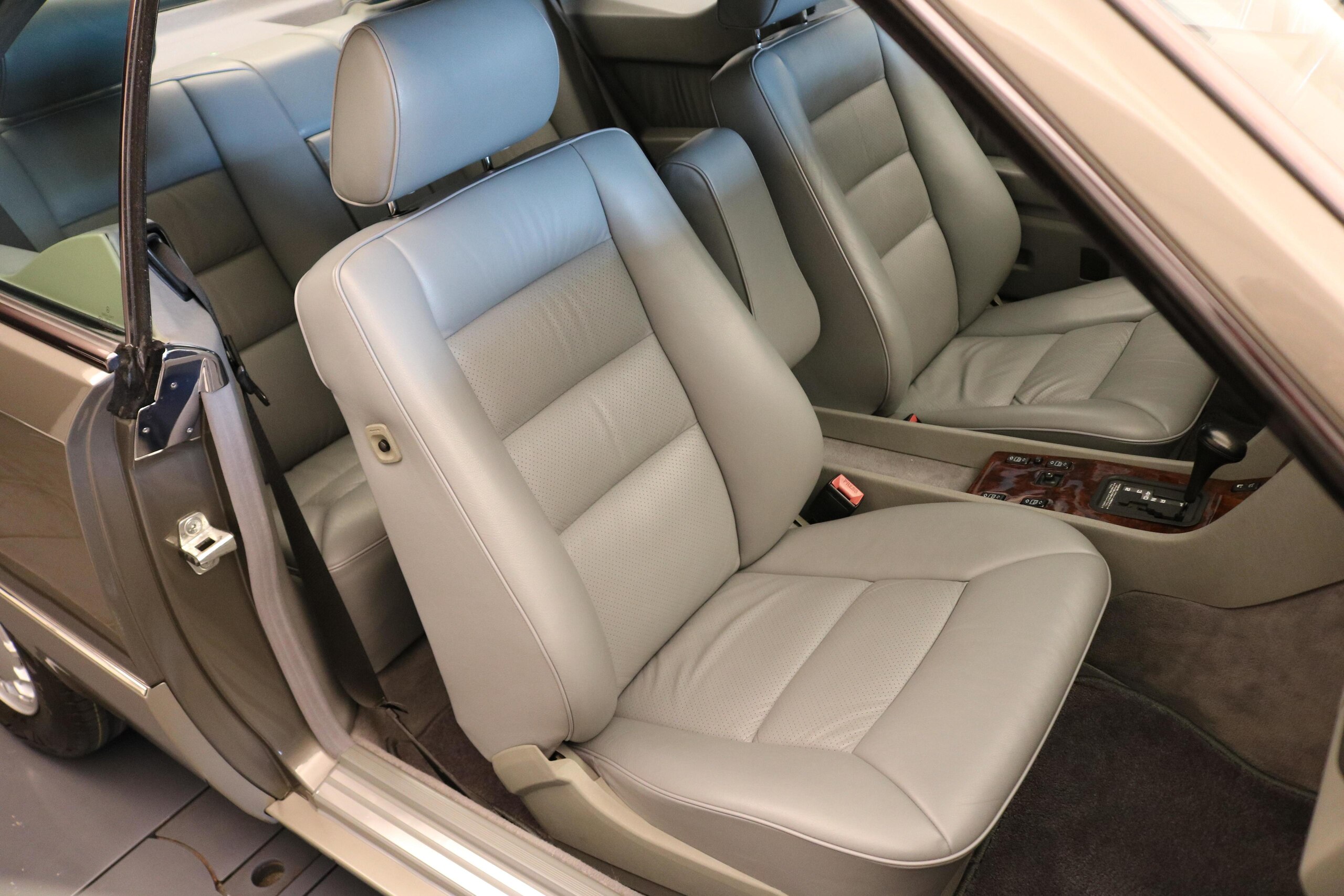 1991 Mercedes Benz 300CE-24 — Photo 14 / 19