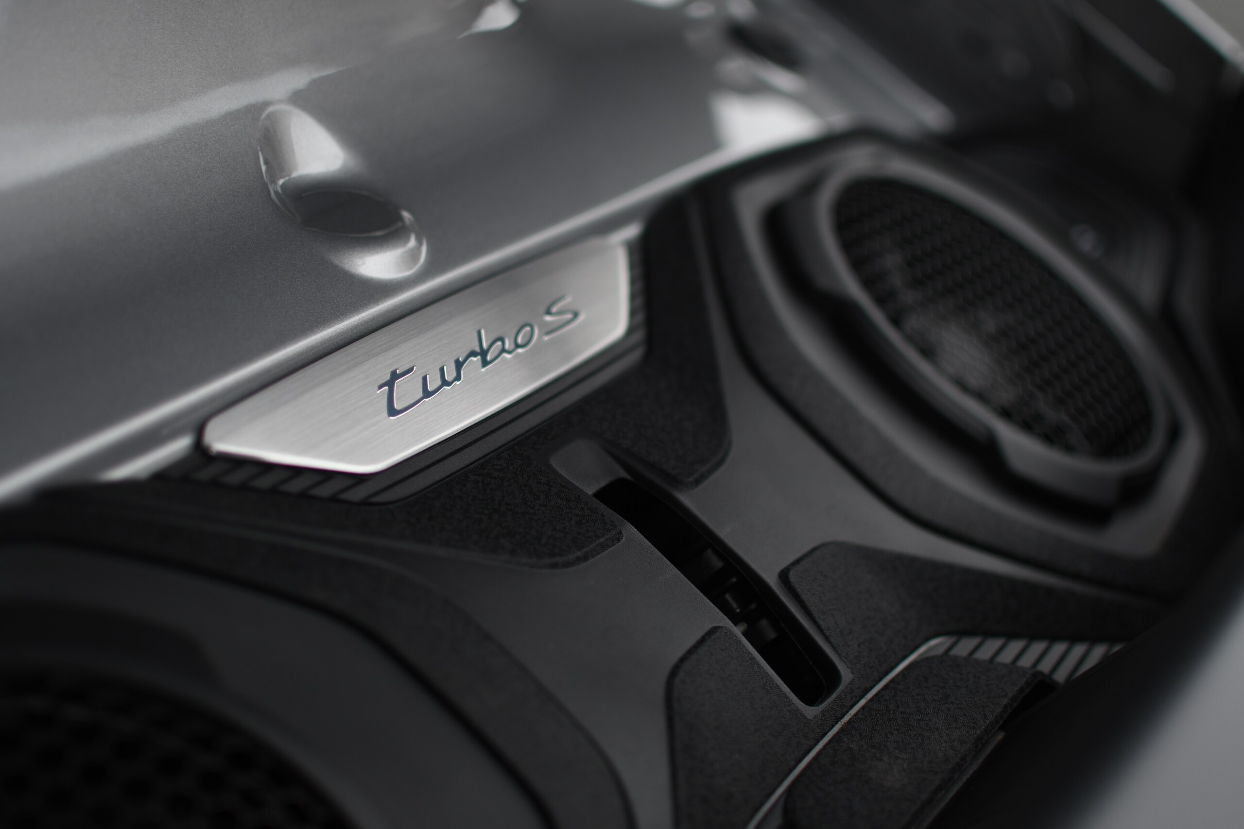 2025 Porsche 911 Turbo — Photo 43 / 44